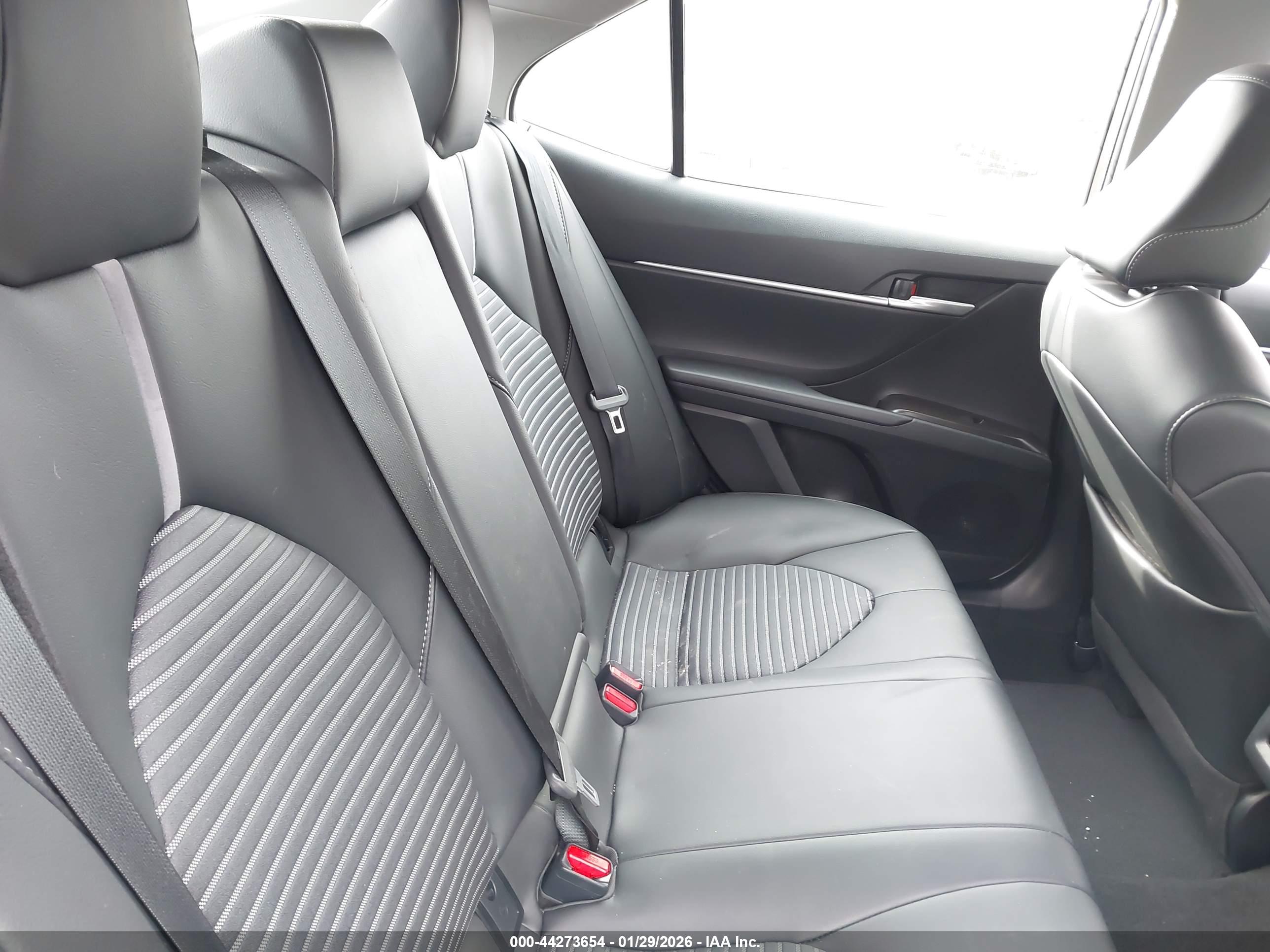 TOYOTA CAMRY image 8