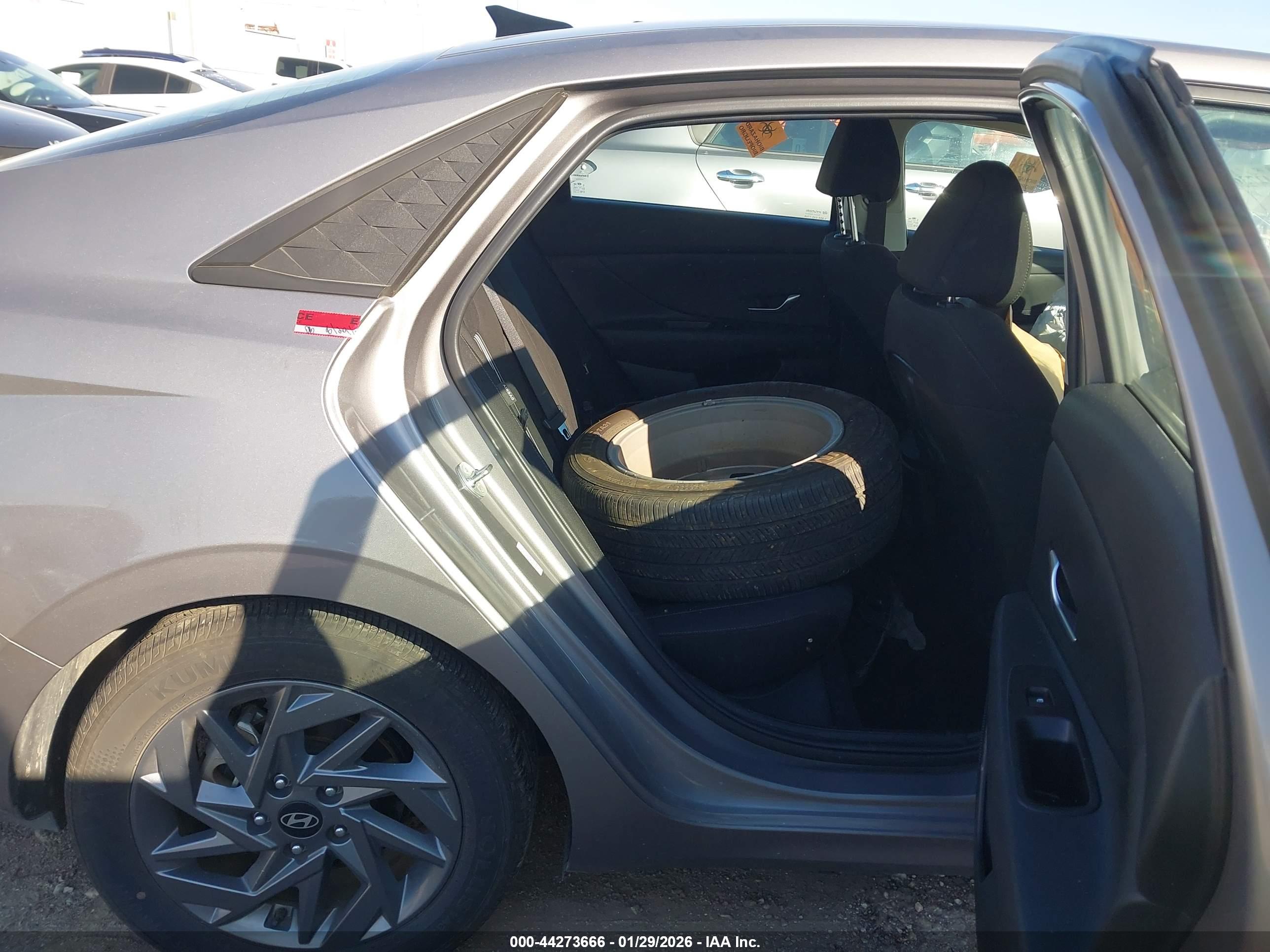 HYUNDAI ELANTRA image 8