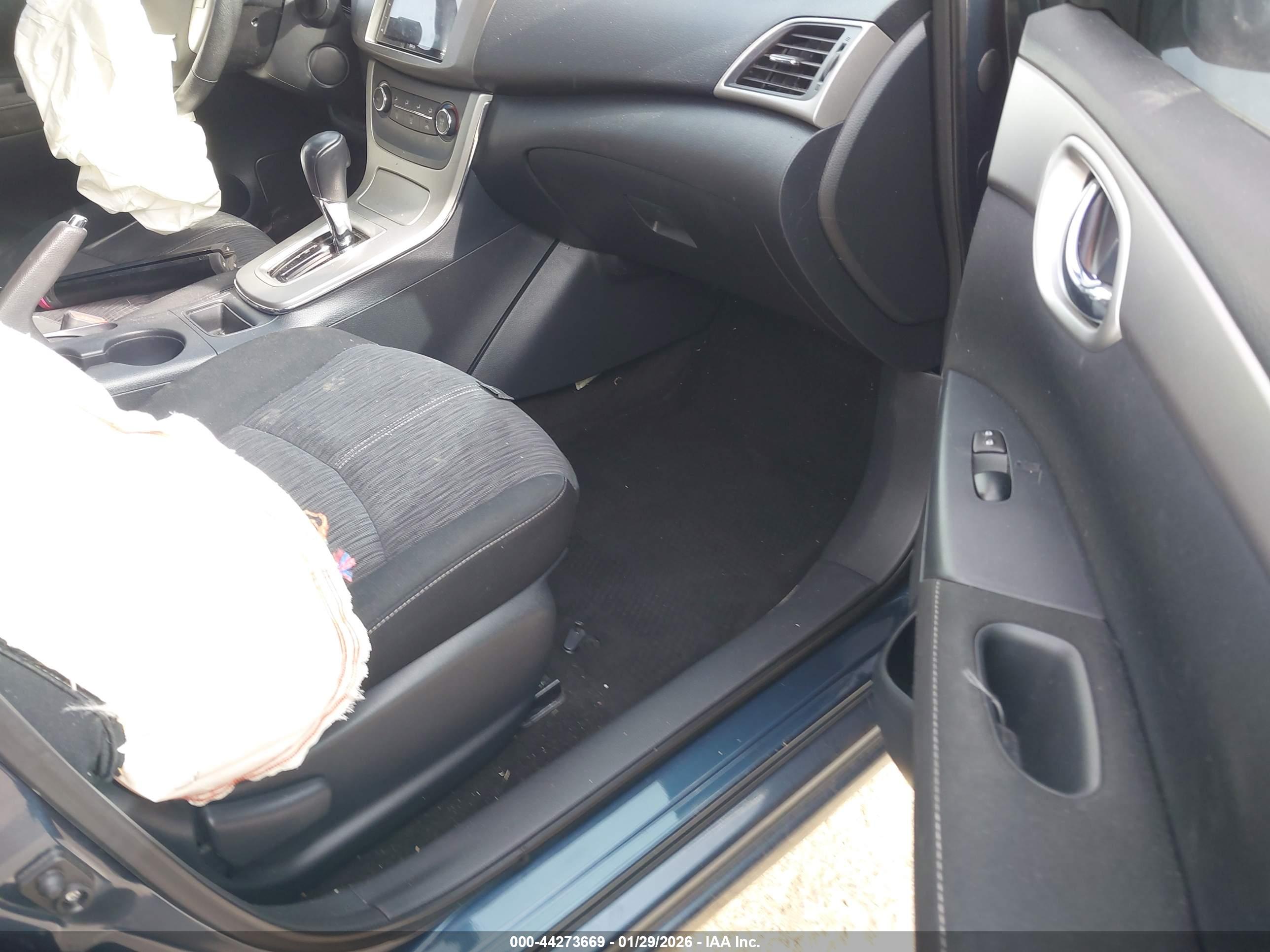 NISSAN SENTRA image 5