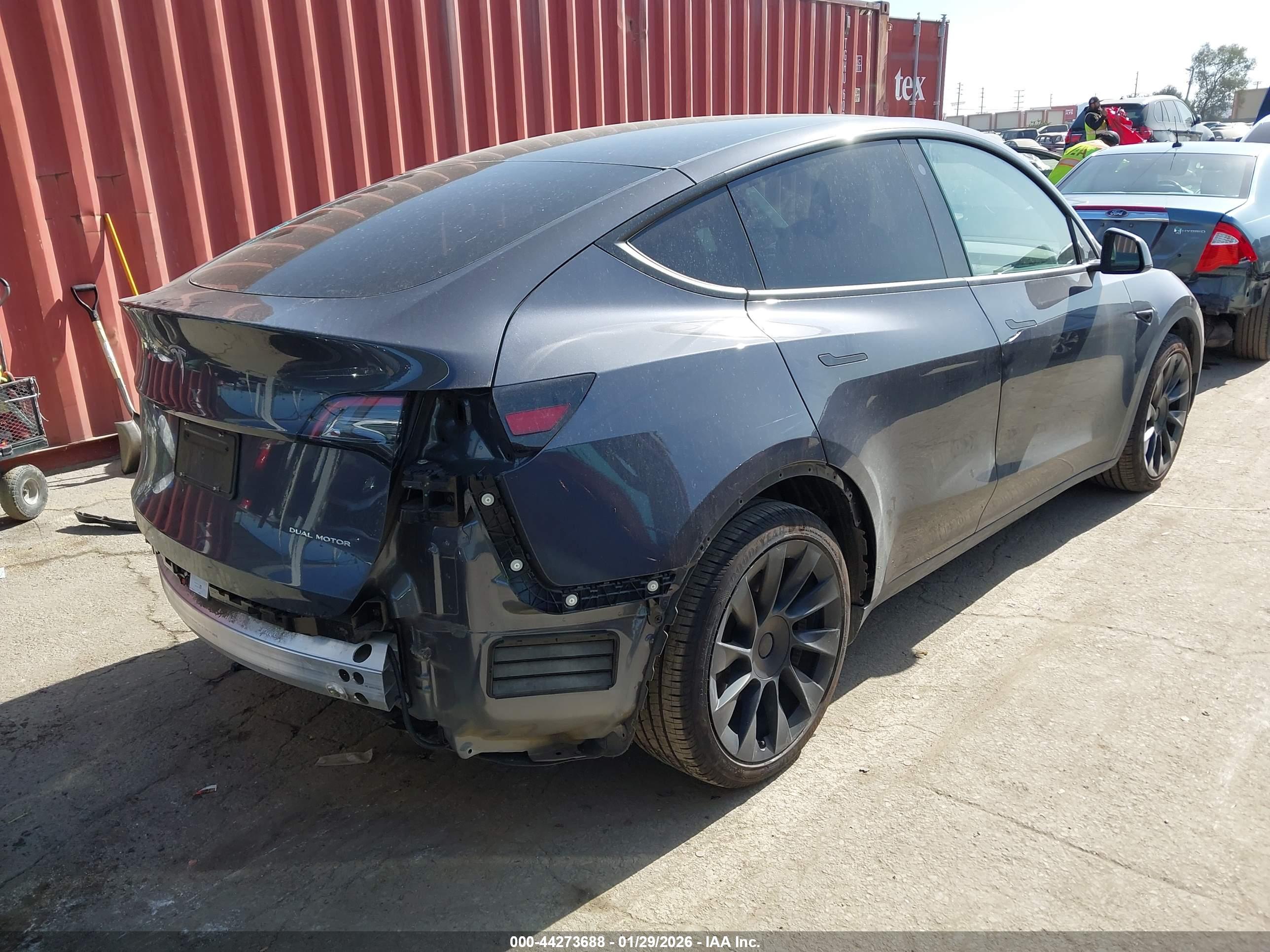 TESLA MODEL image 4