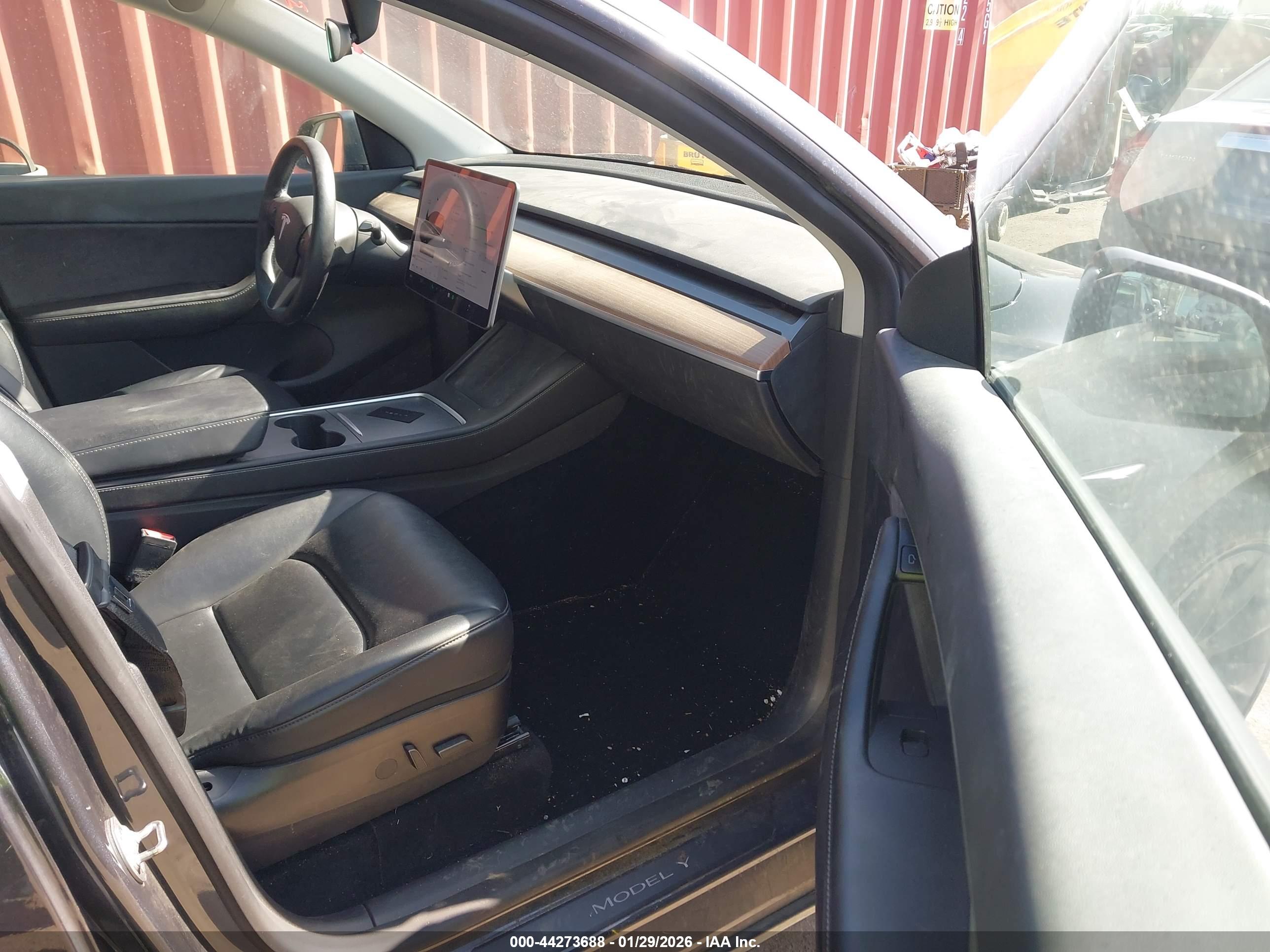 TESLA MODEL image 5
