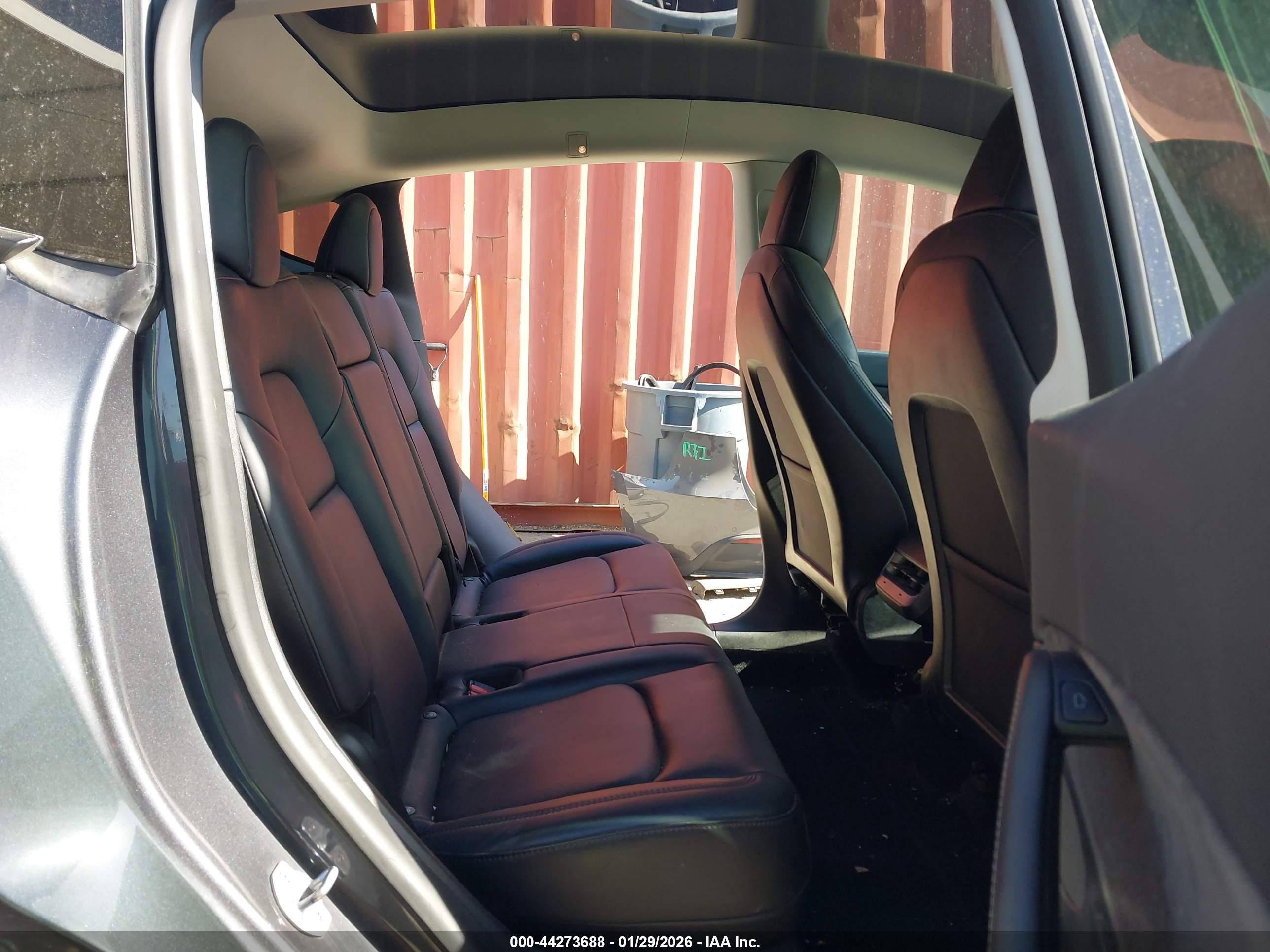 TESLA MODEL image 8