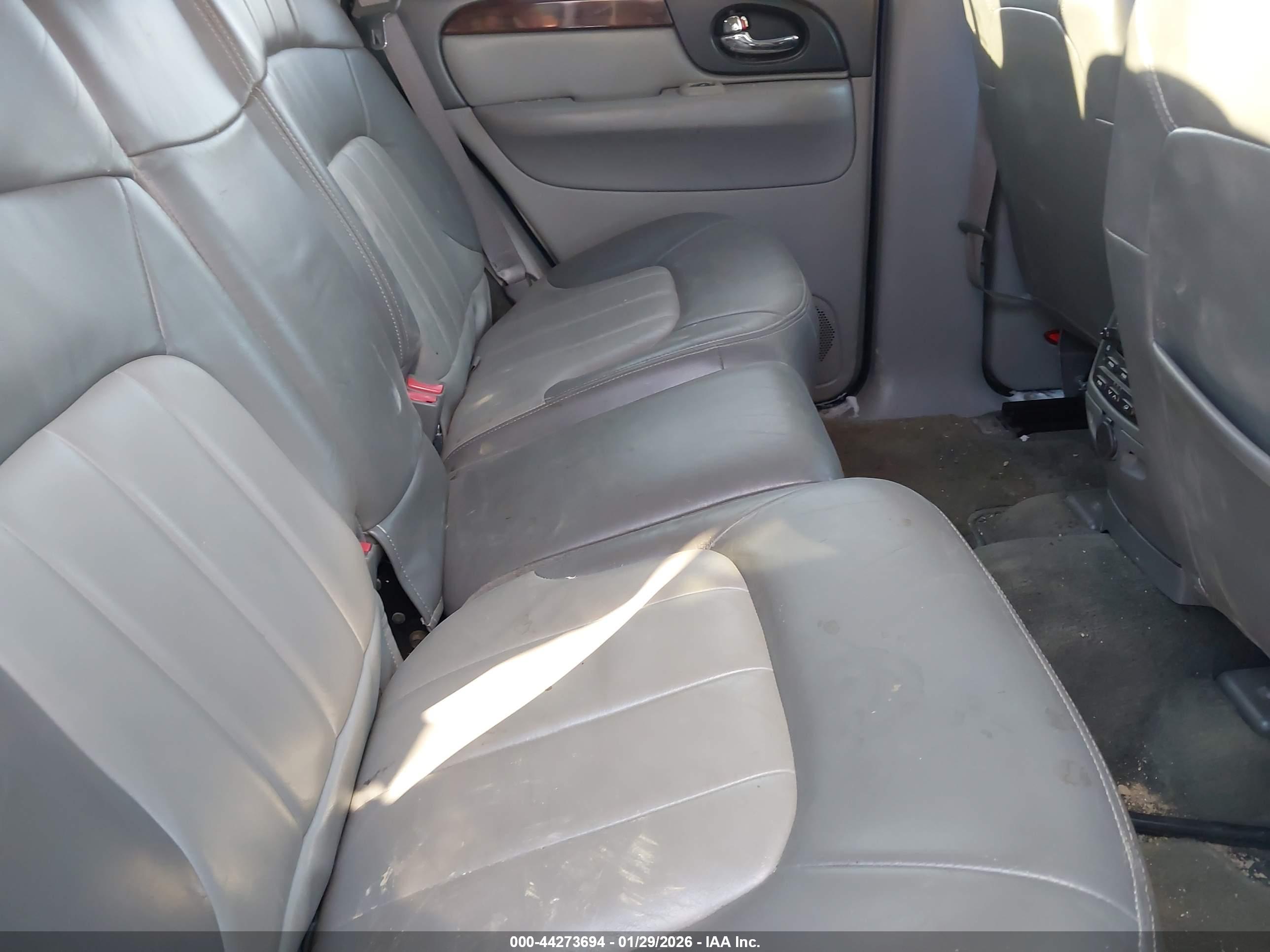 GMC ENVOY image 8