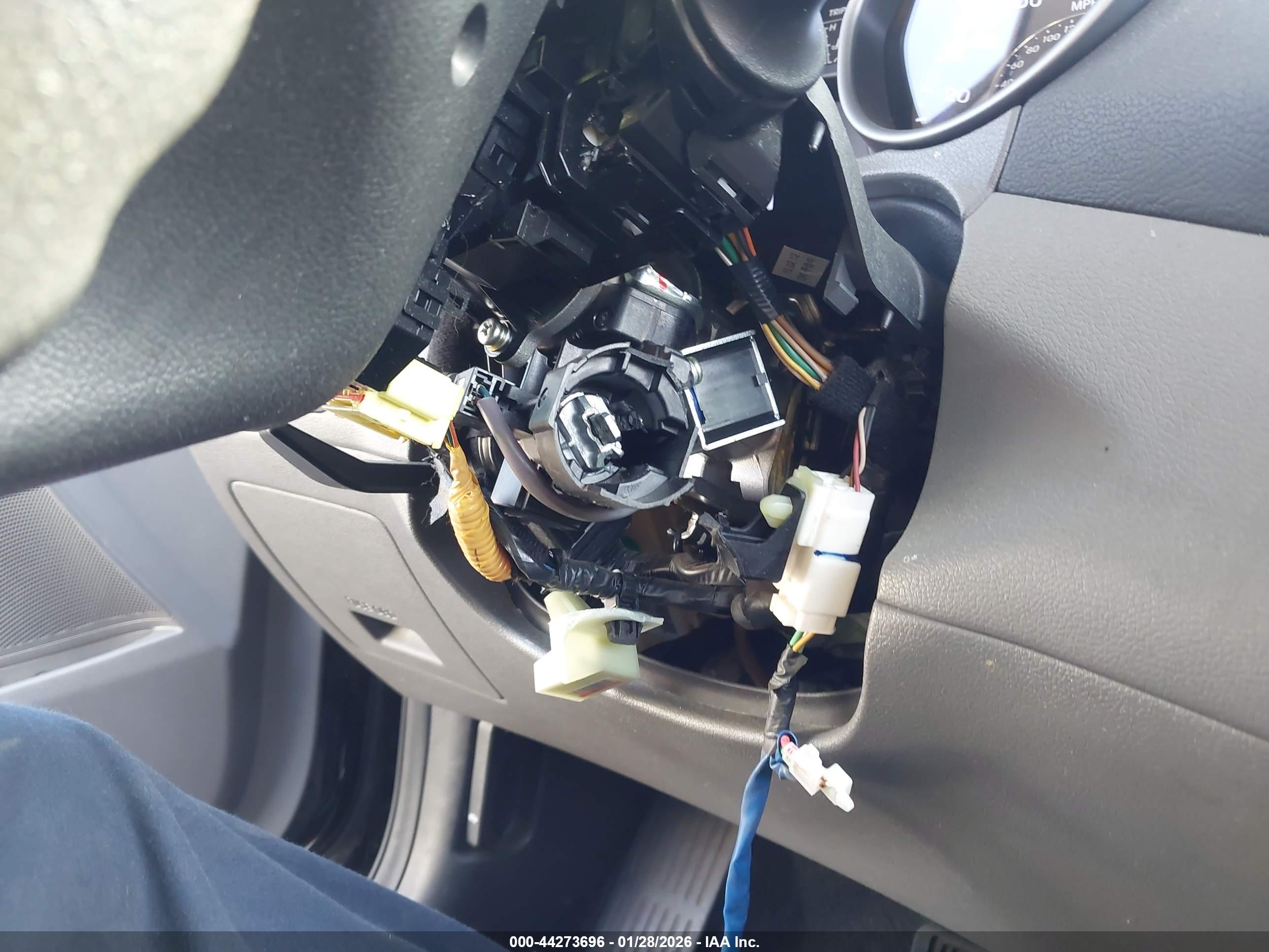 HYUNDAI ELANTRA image 6