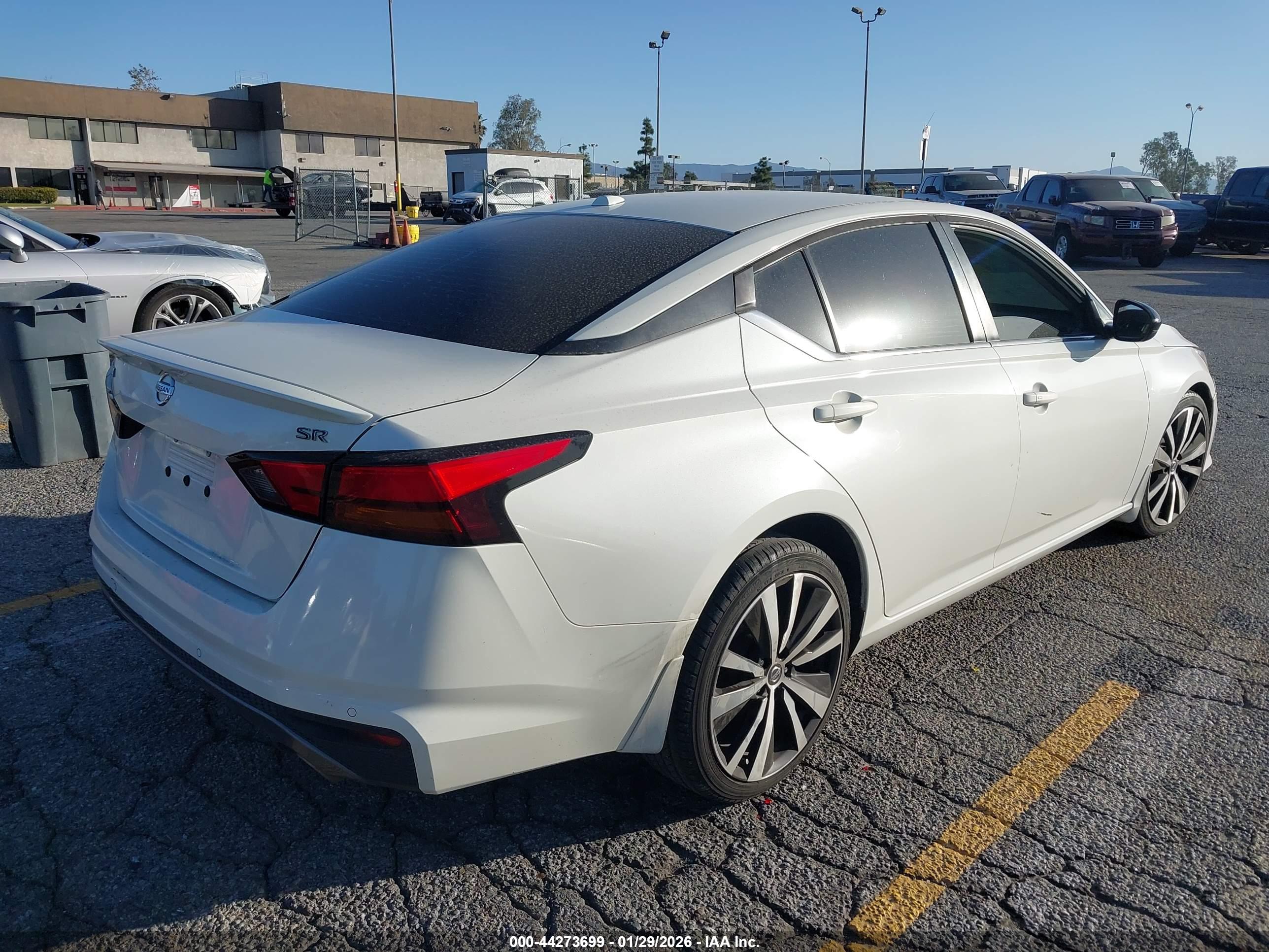 NISSAN ALTIMA image 4