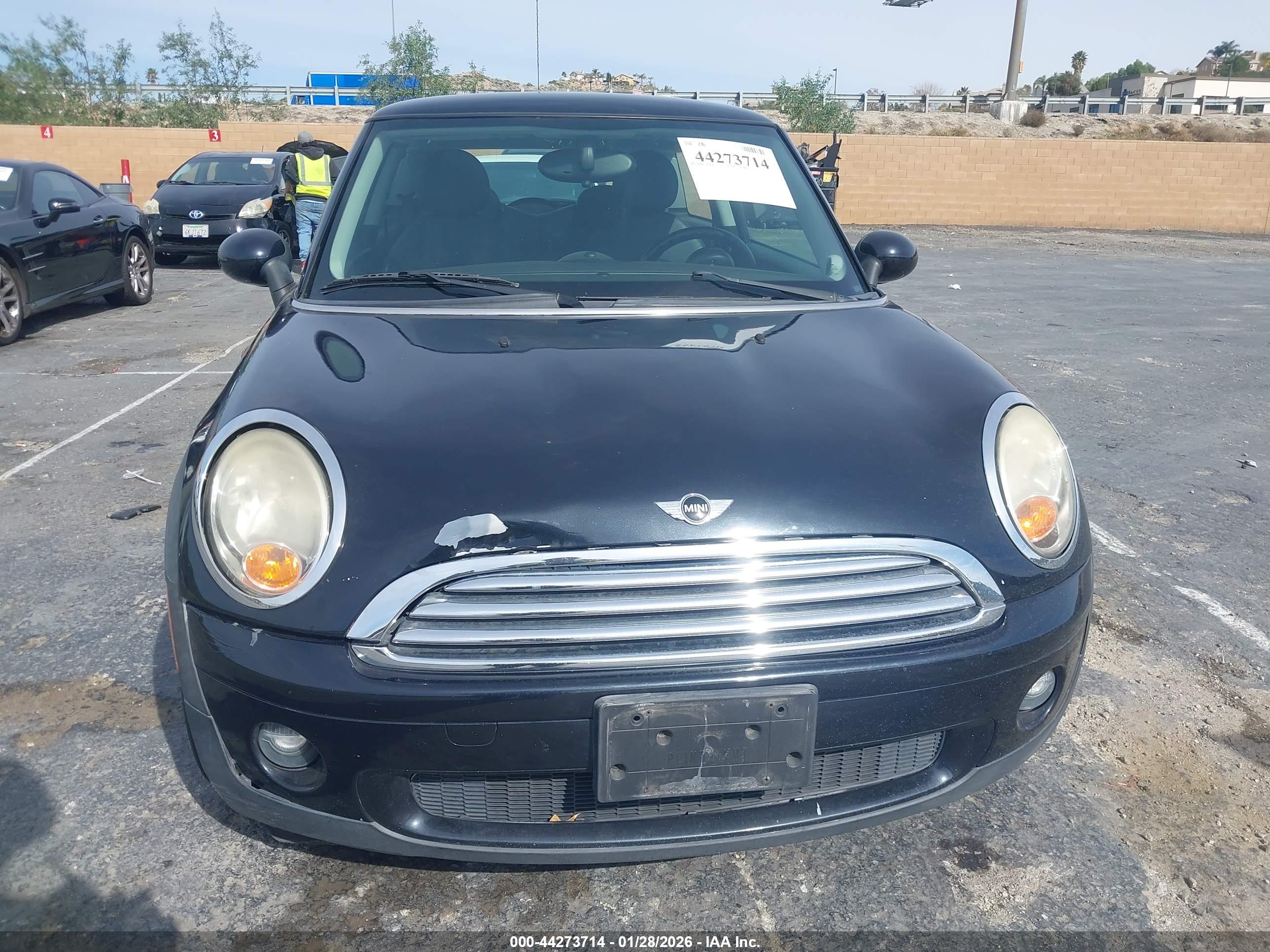 MINI COOPER image 6