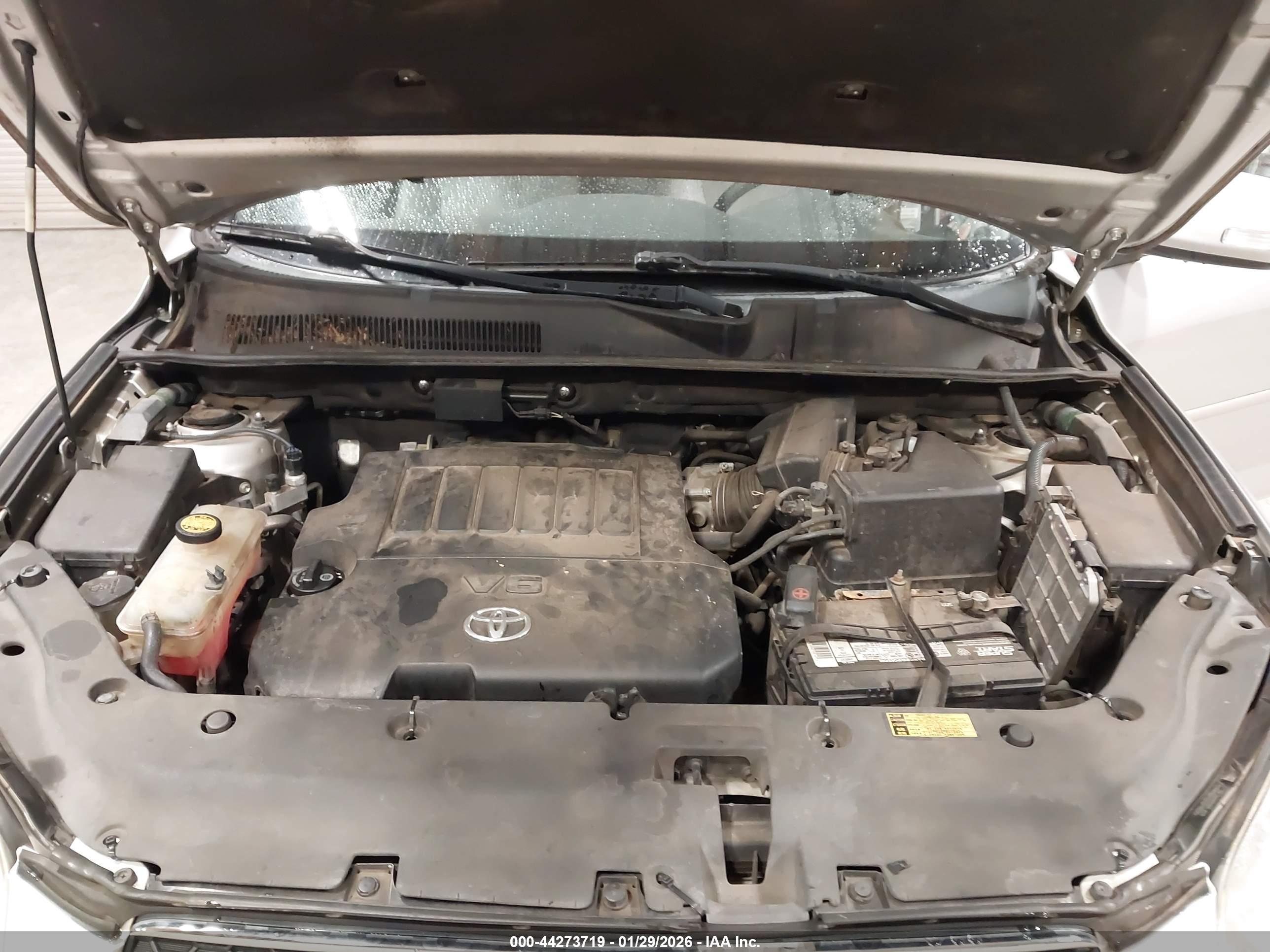 TOYOTA RAV4 image 10
