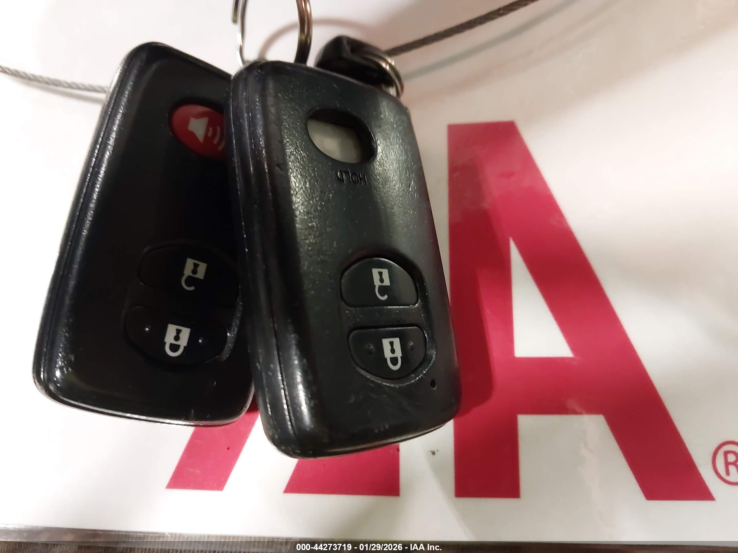 TOYOTA RAV4 image 11