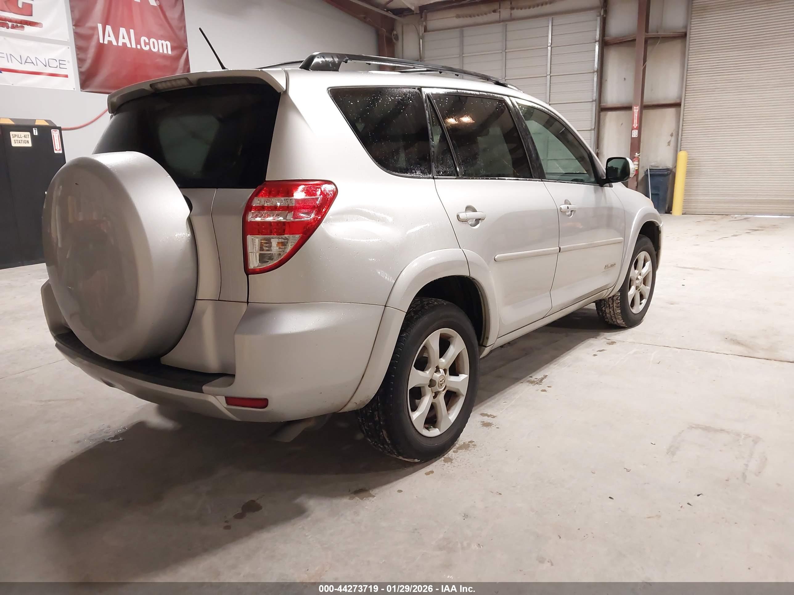 TOYOTA RAV4 image 4