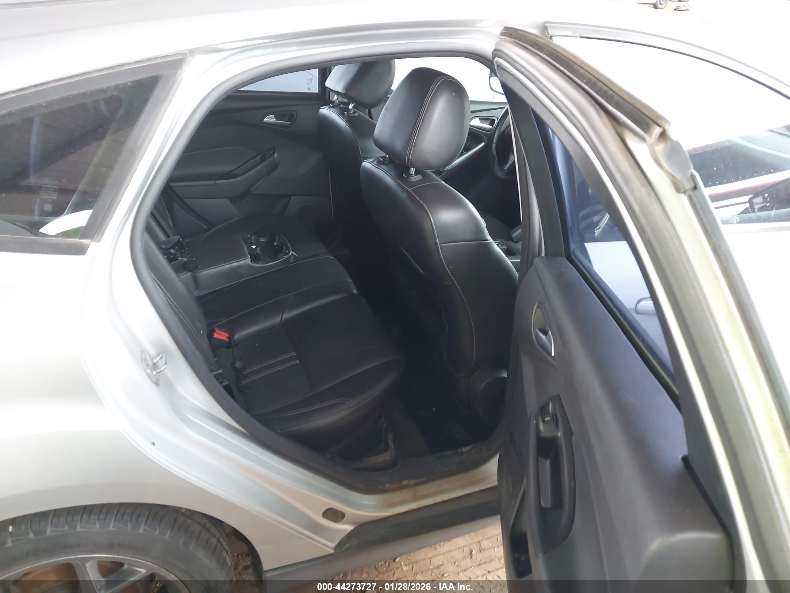 FORD FOCUS image 8