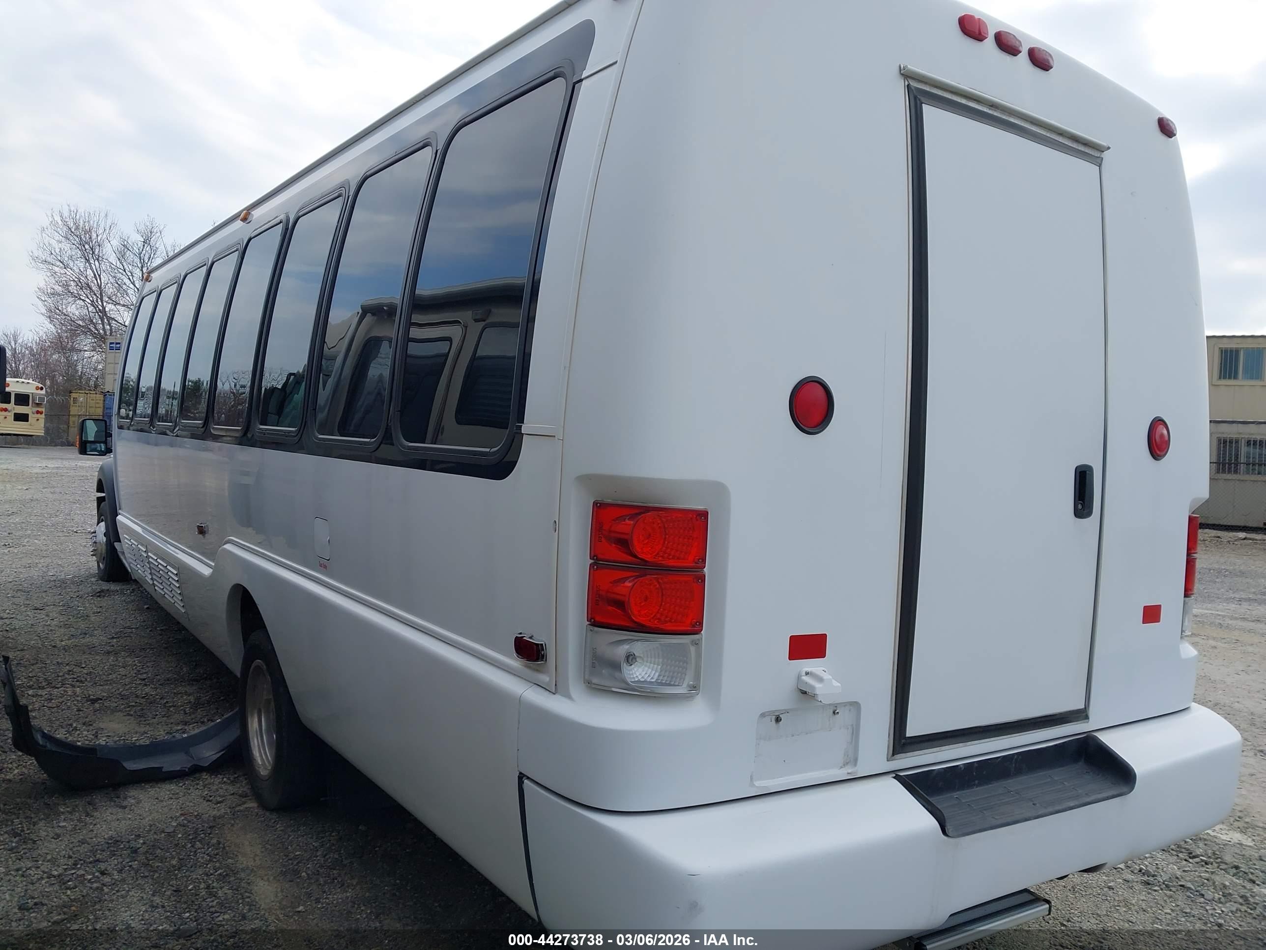 FORD F-550 image 3