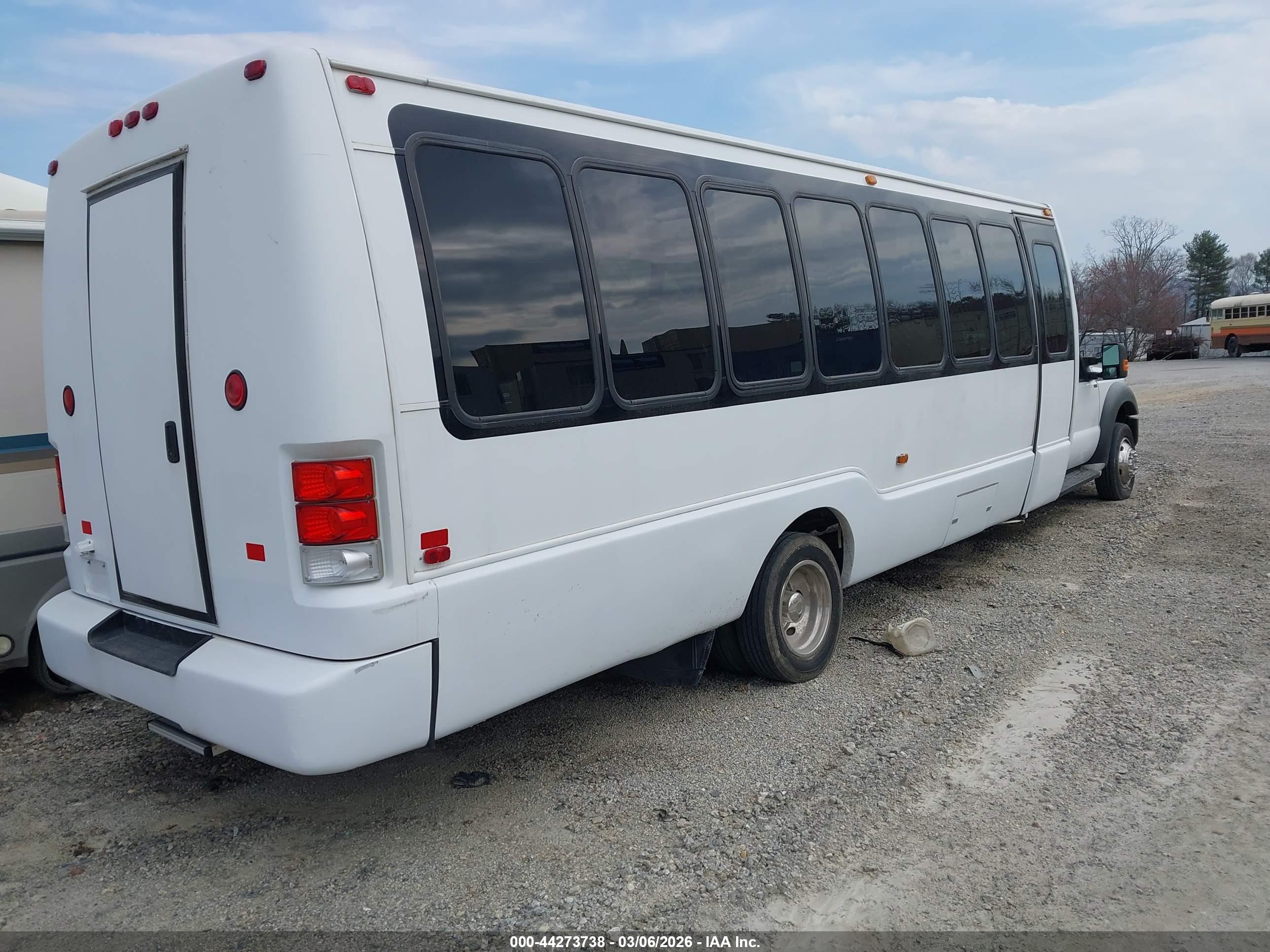 FORD F-550 image 4