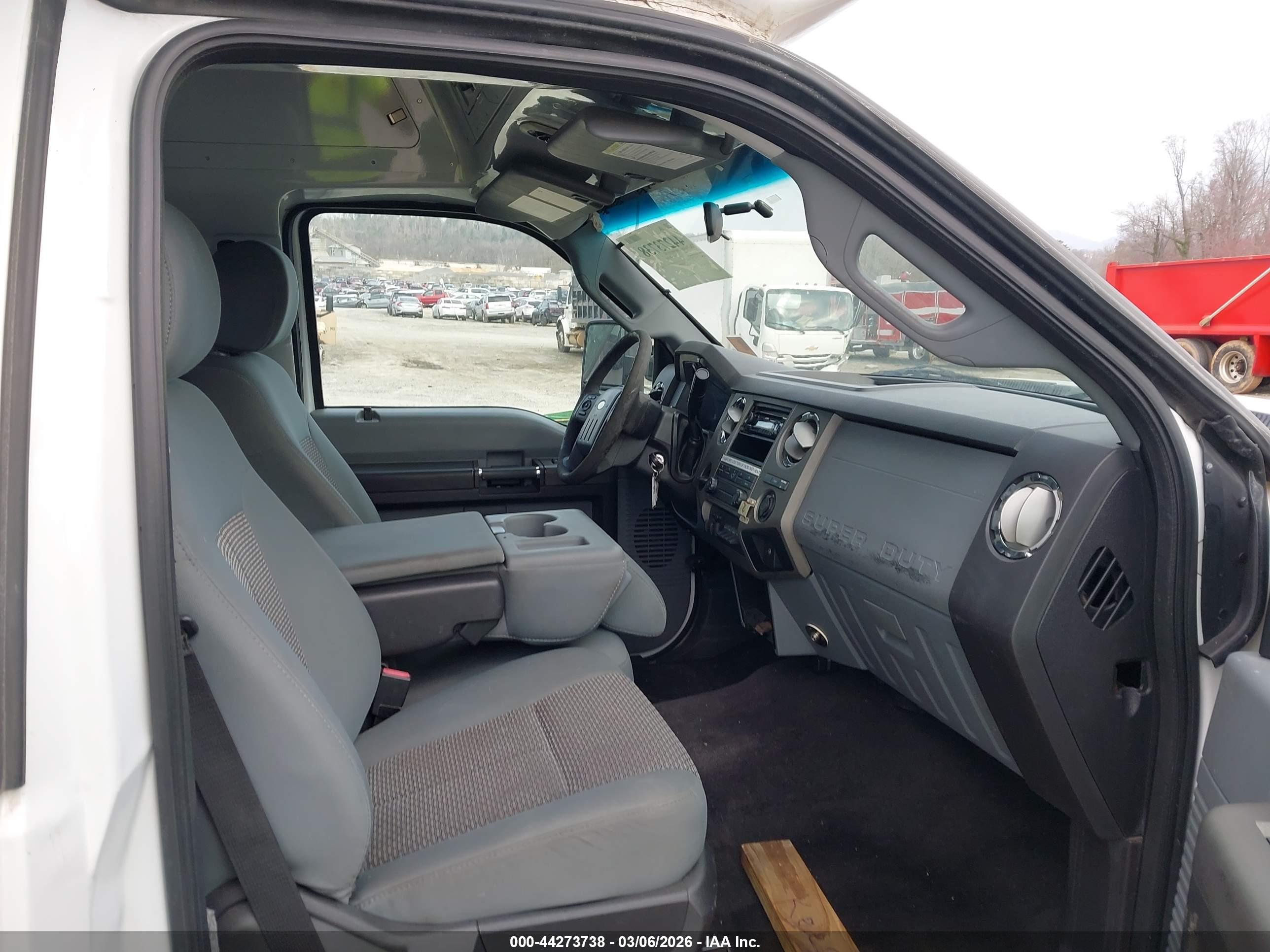FORD F-550 image 7