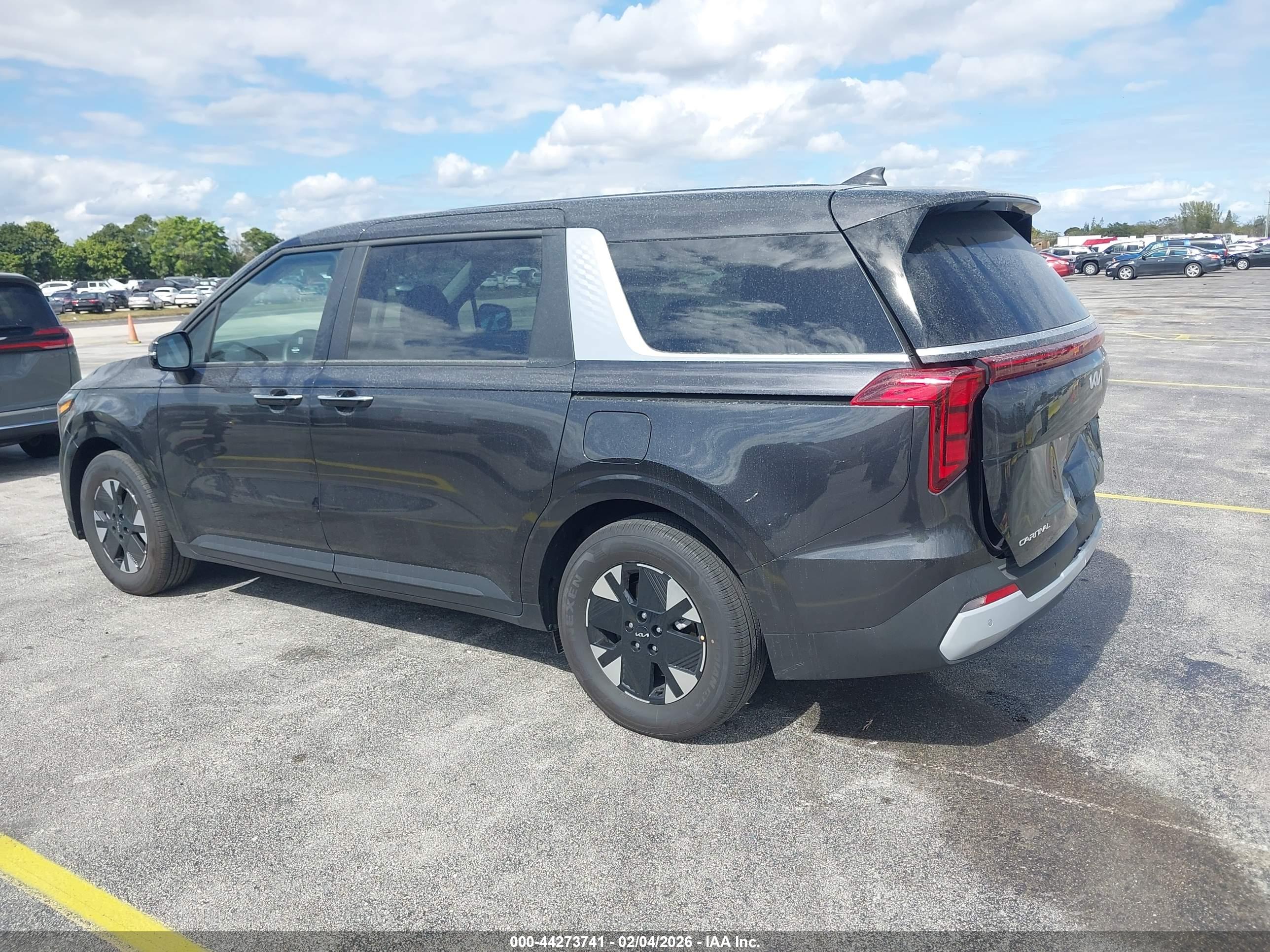 KIA CARNIVAL image 3
