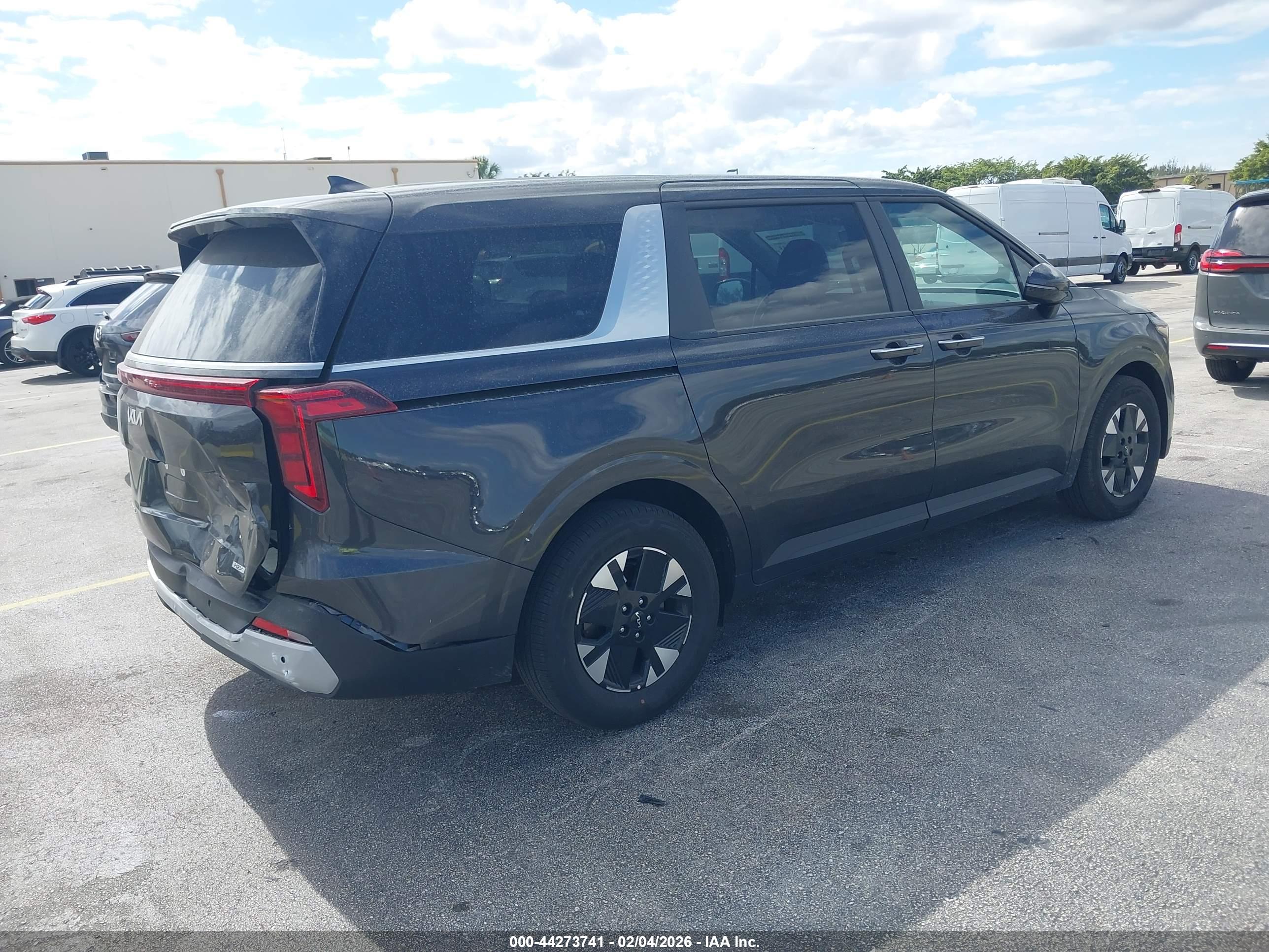 KIA CARNIVAL image 4