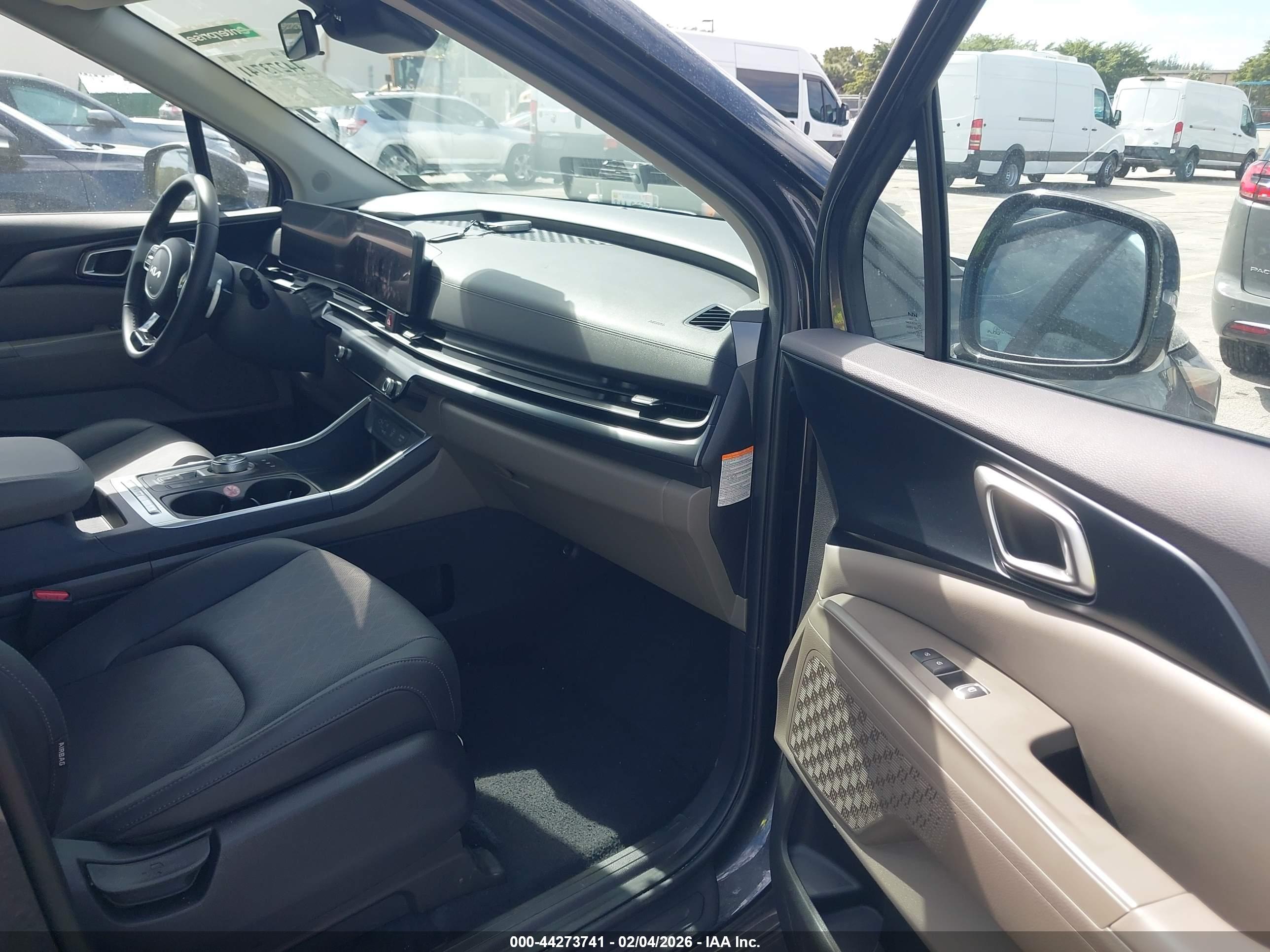 KIA CARNIVAL image 5