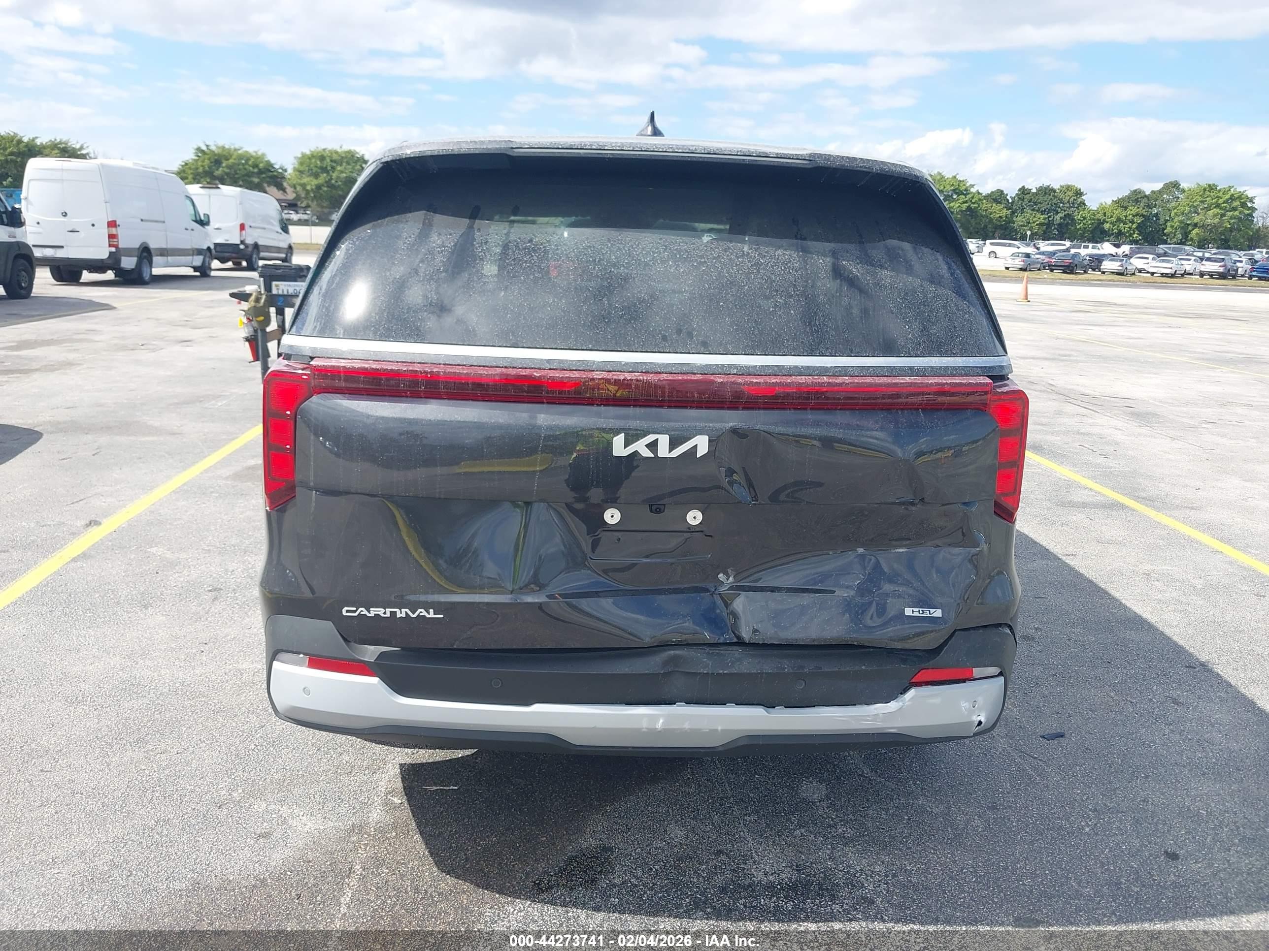 KIA CARNIVAL image 6
