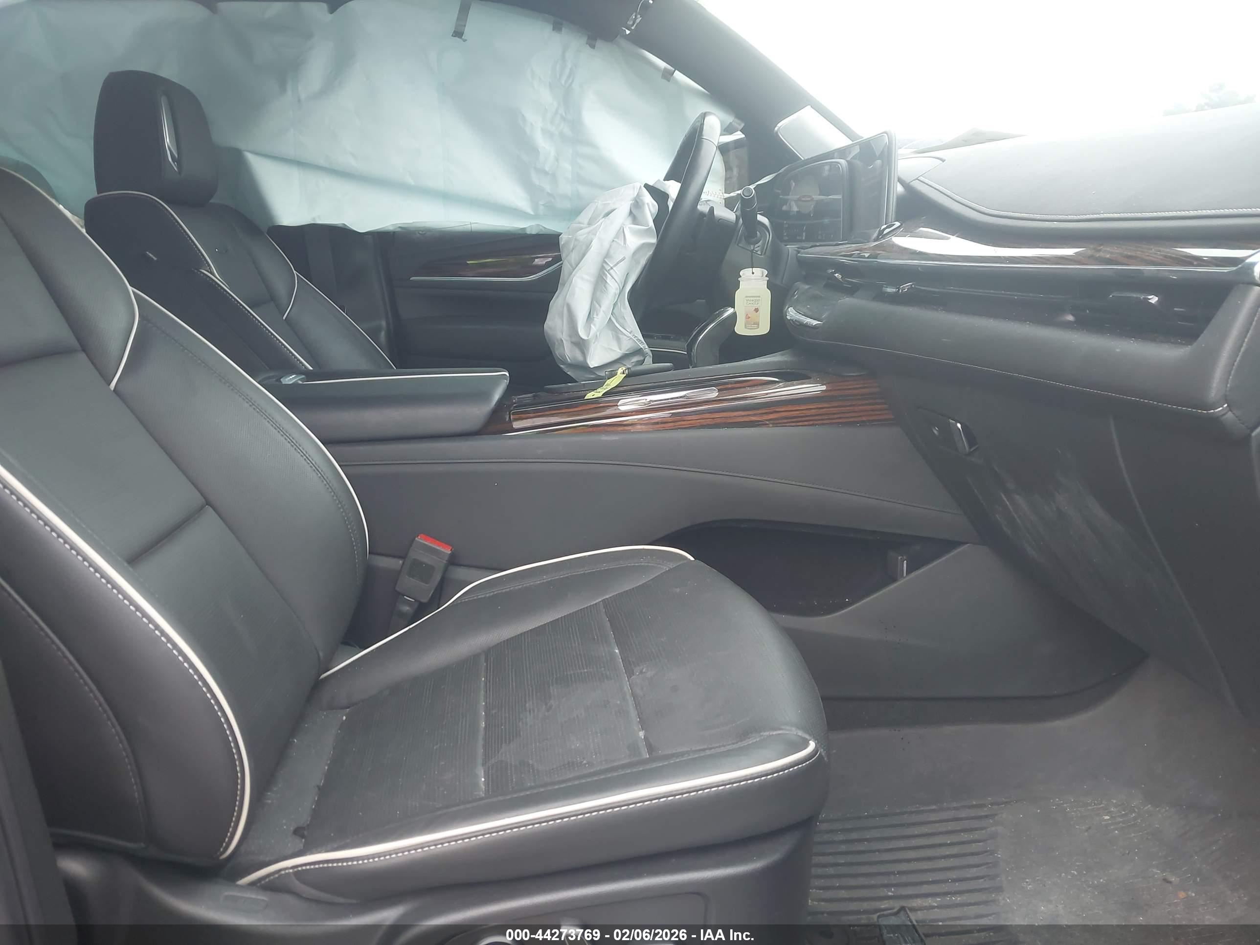 CADILLAC ESCALADE image 5