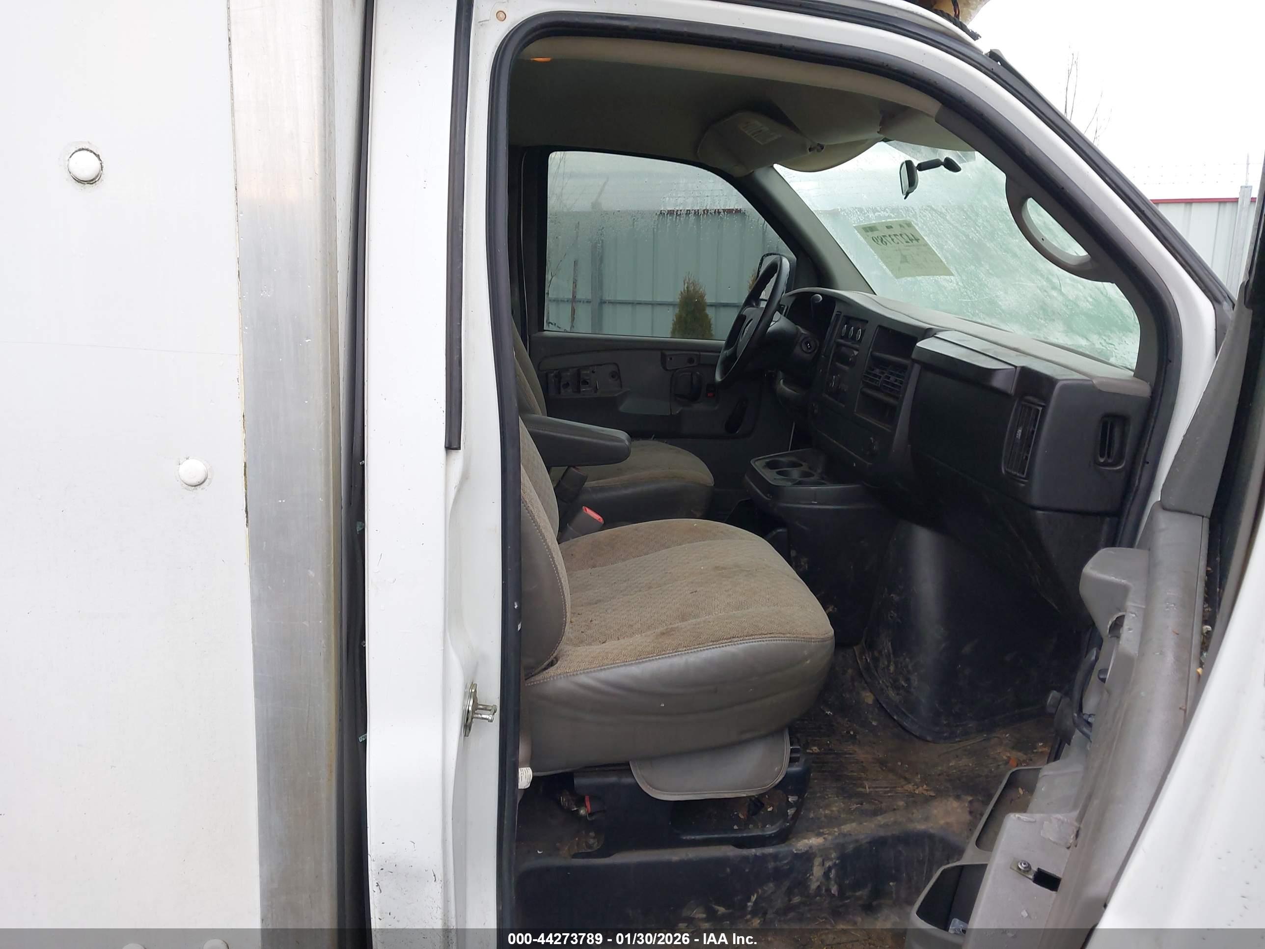 GMC SAVANA image 7