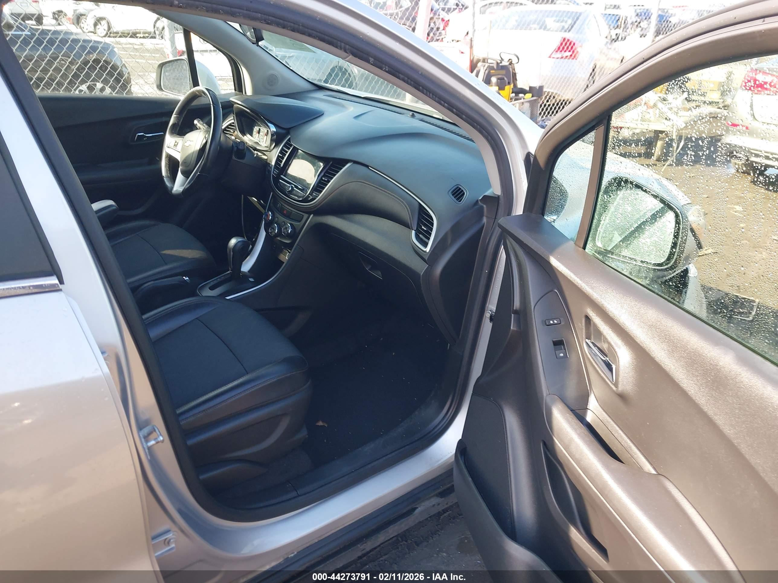 CHEVROLET TRAX image 5