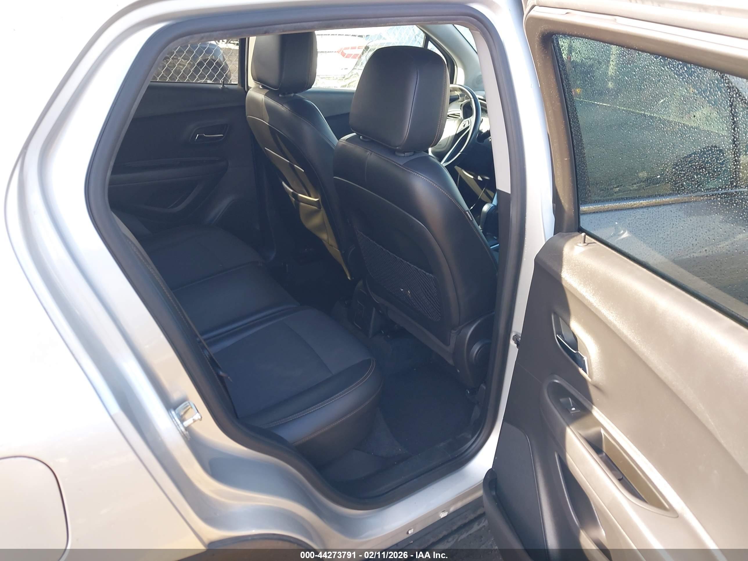 CHEVROLET TRAX image 8