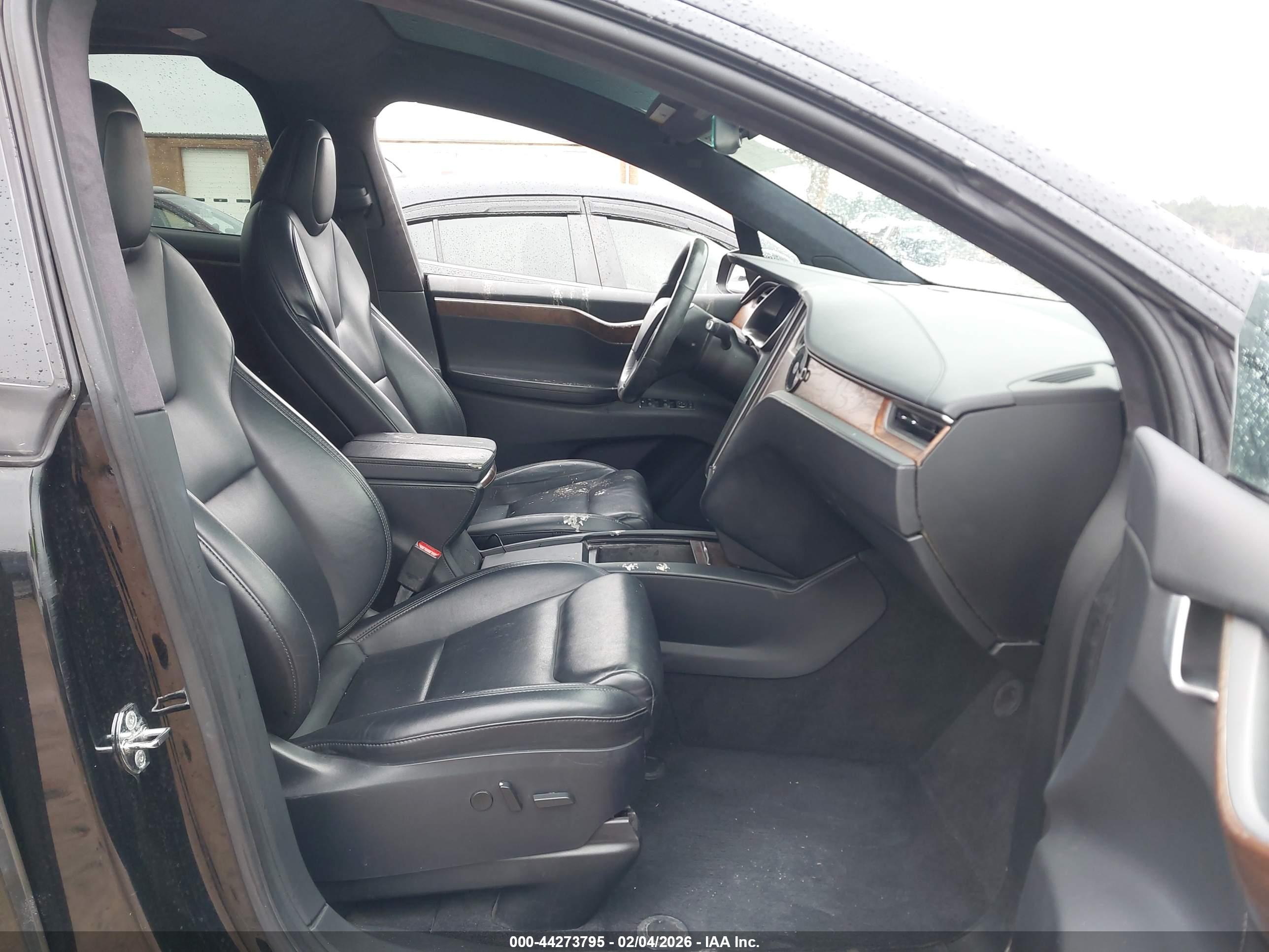 TESLA MODEL image 5