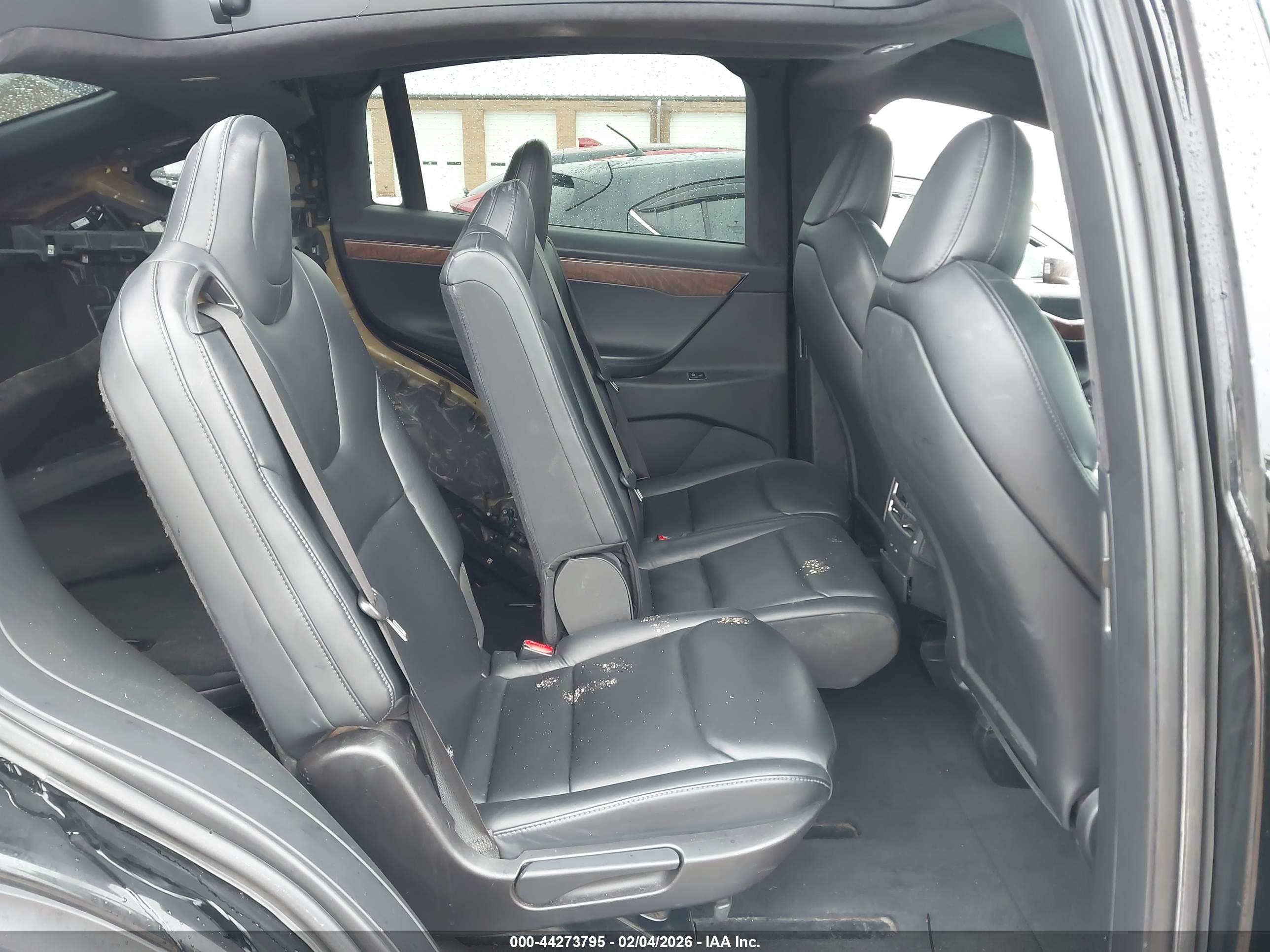 TESLA MODEL image 8