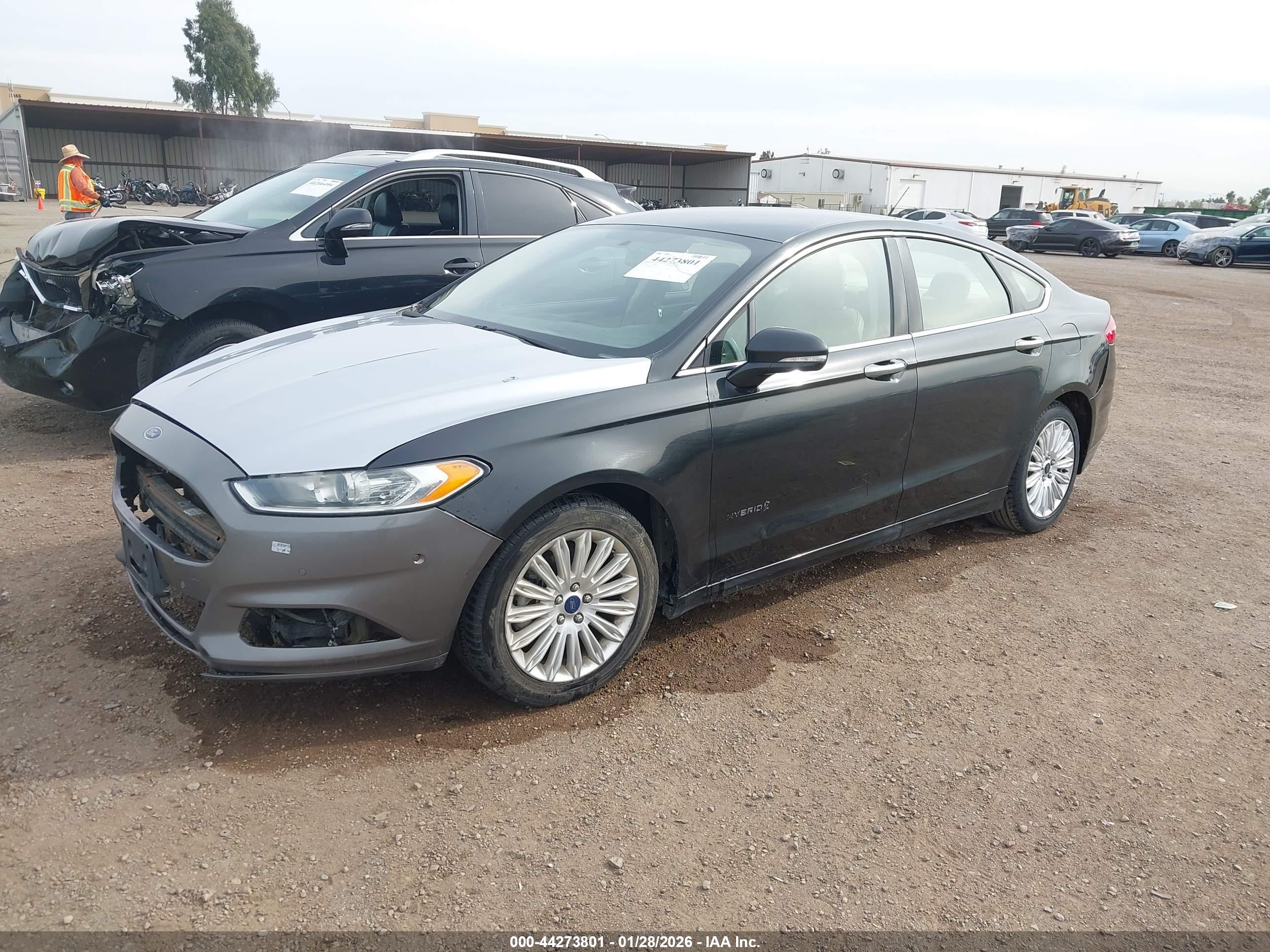 FORD FUSION image 2