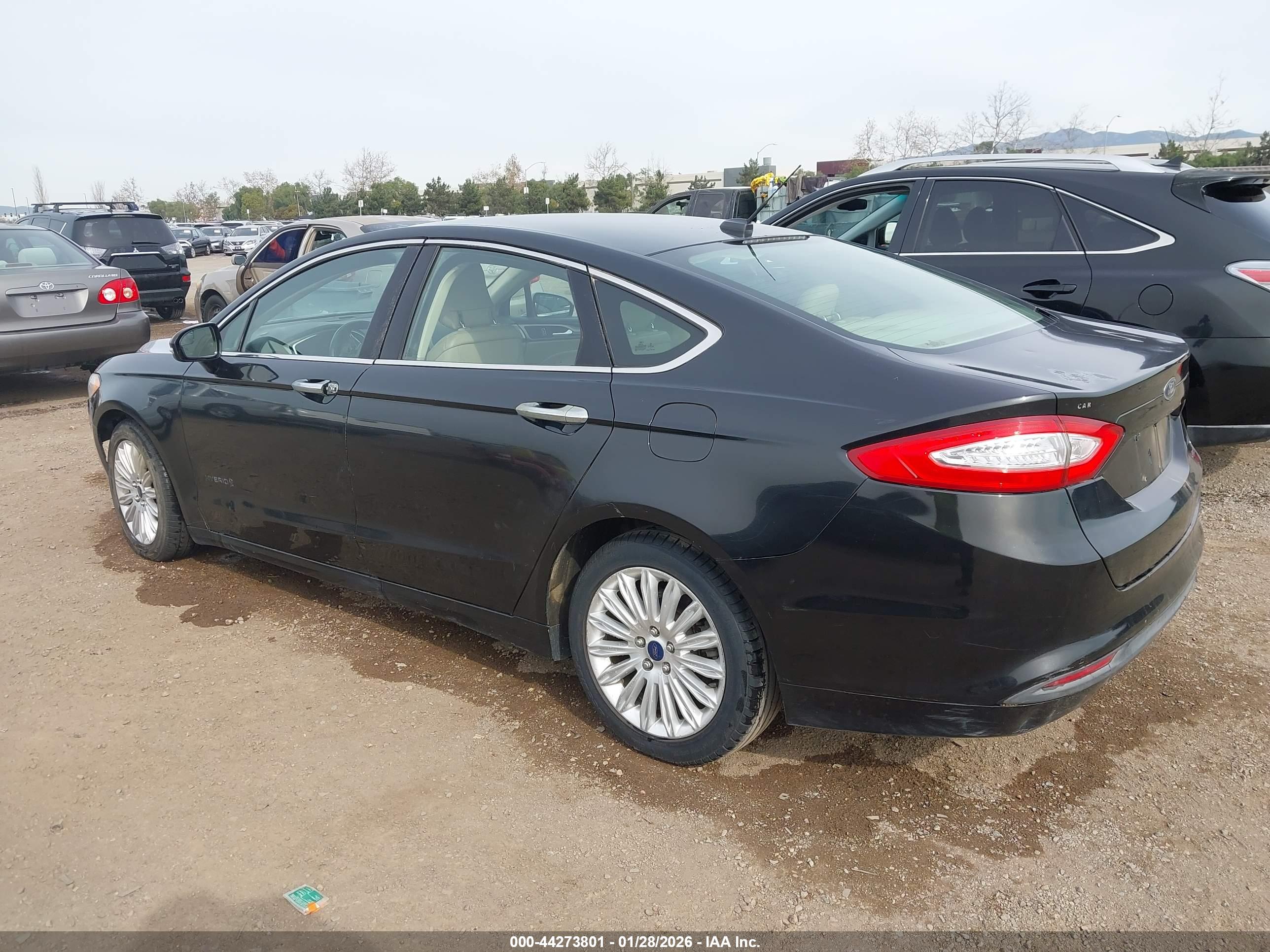 FORD FUSION image 3