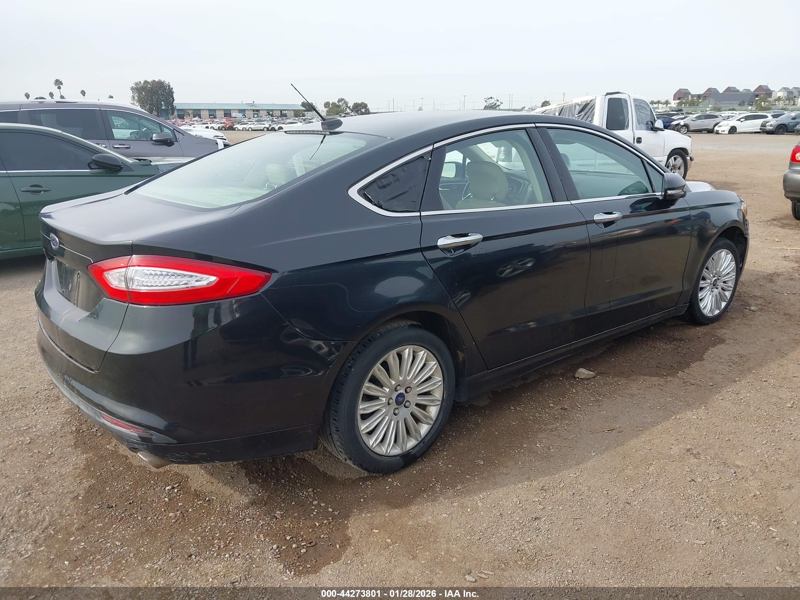FORD FUSION image 4