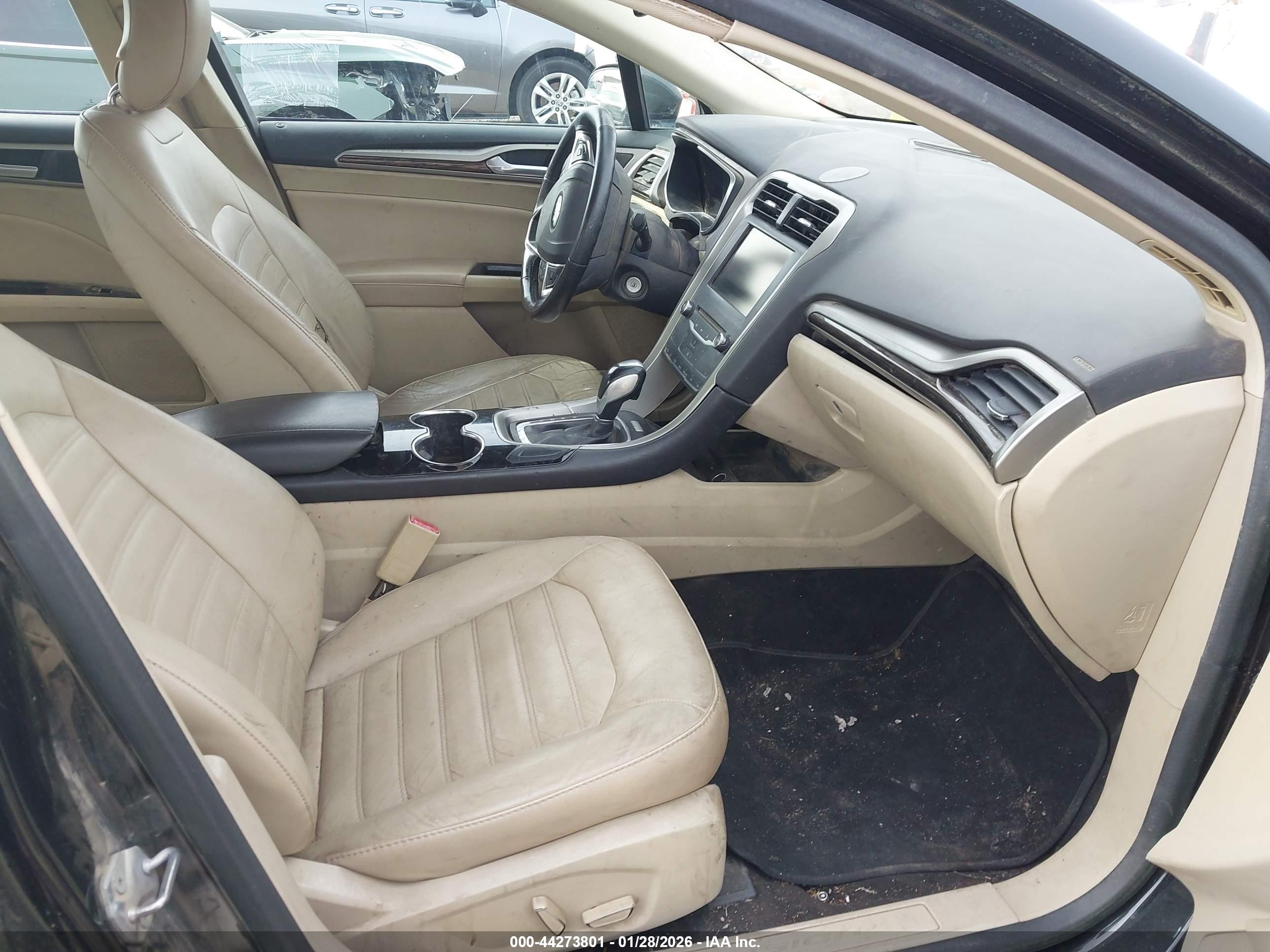 FORD FUSION image 5