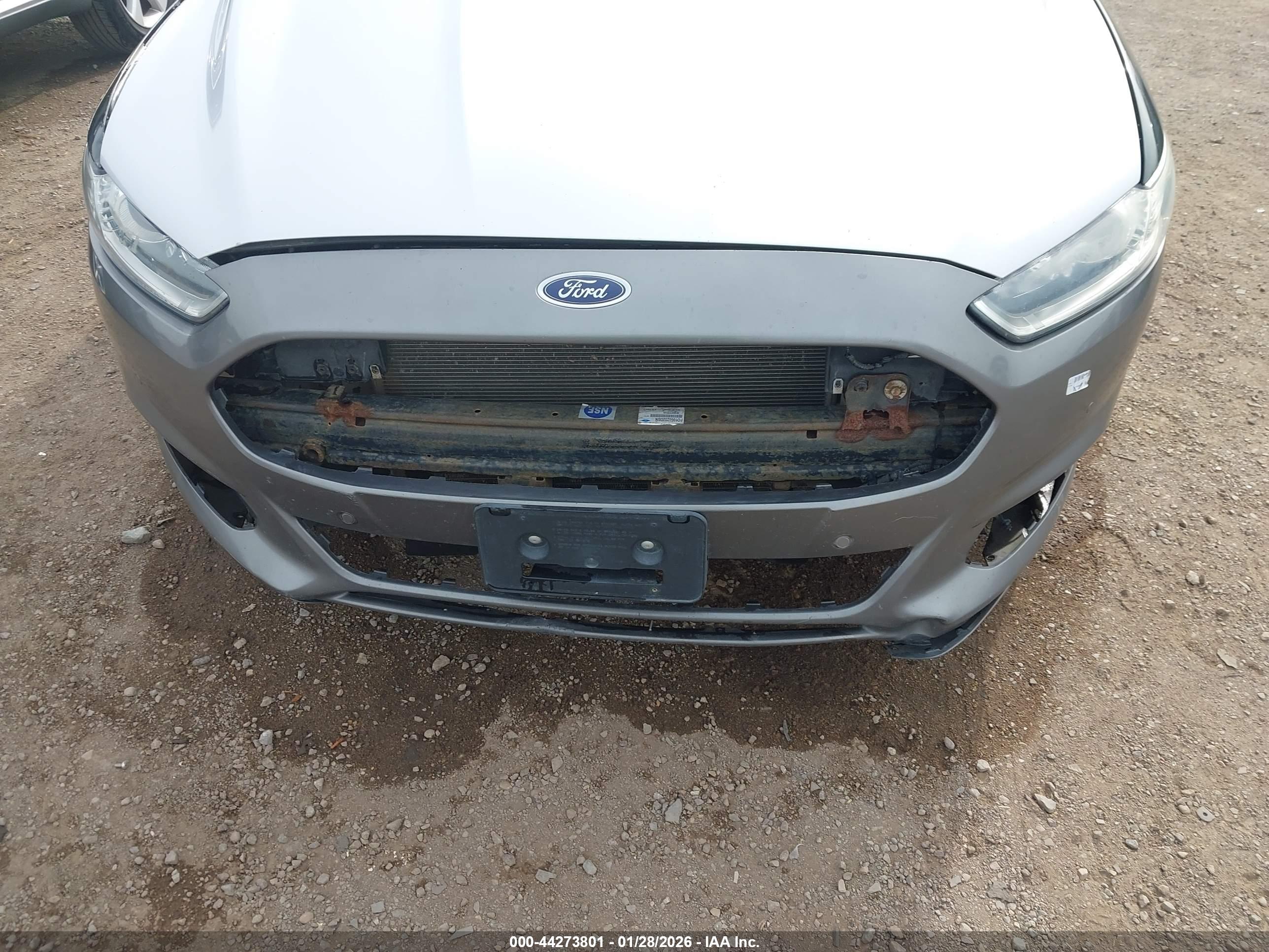 FORD FUSION image 6