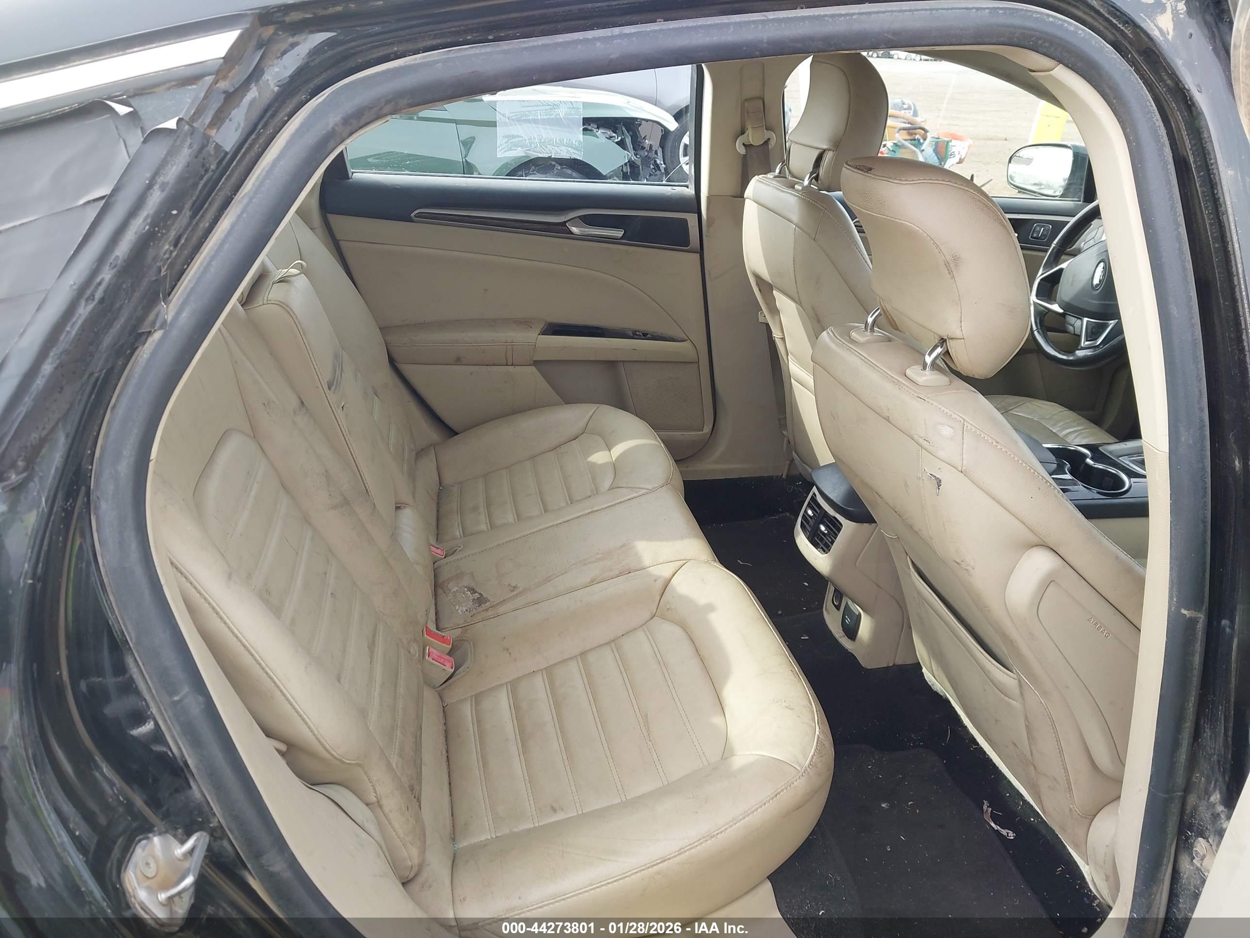 FORD FUSION image 8