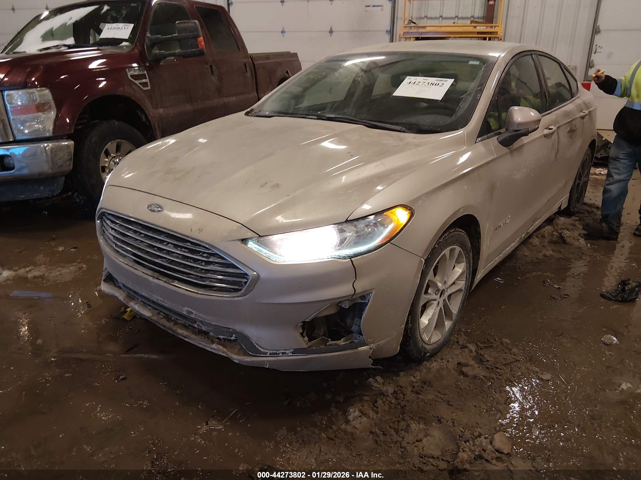 FORD FUSION image 6