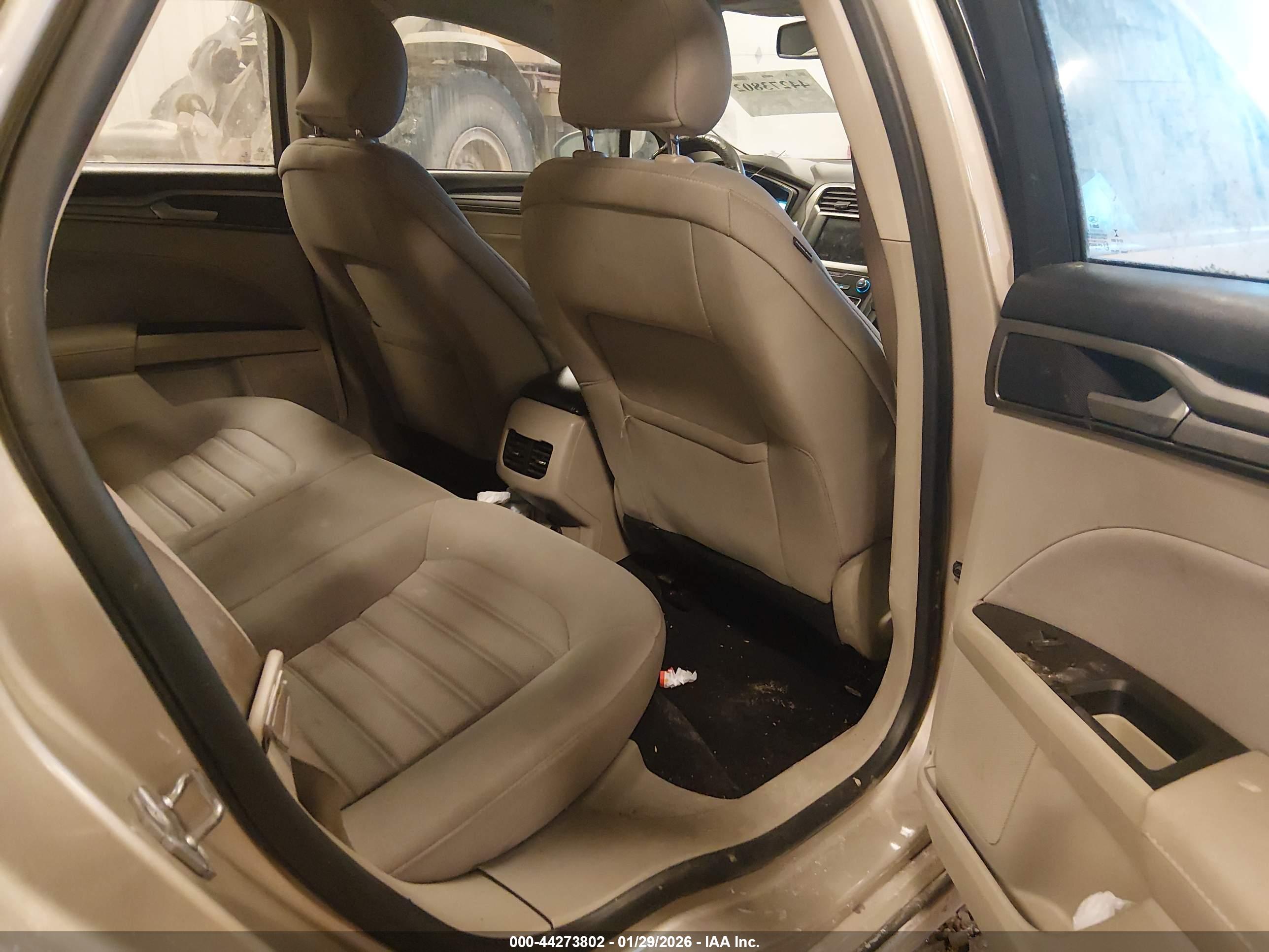 FORD FUSION image 8