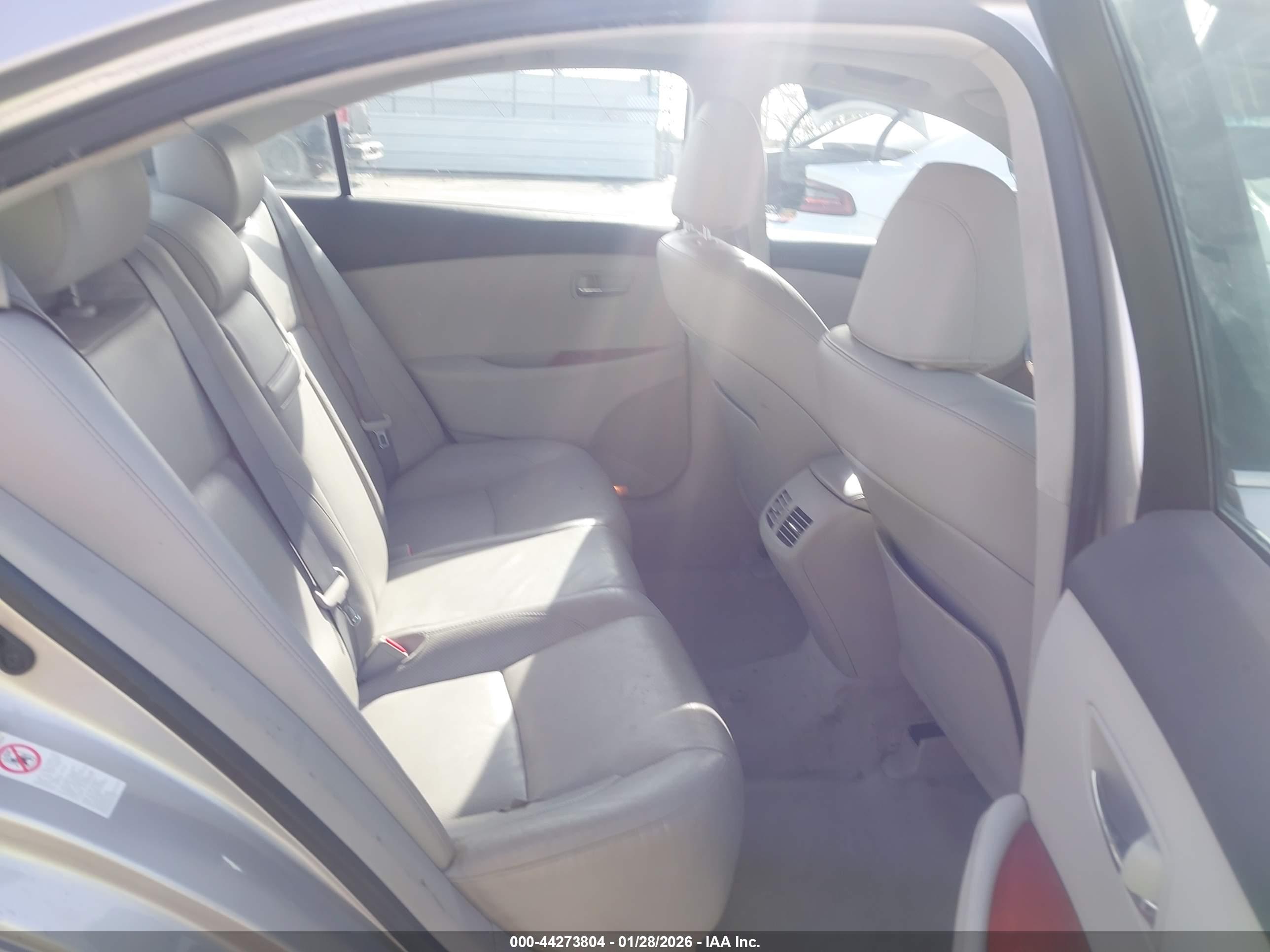 LEXUS ES image 8