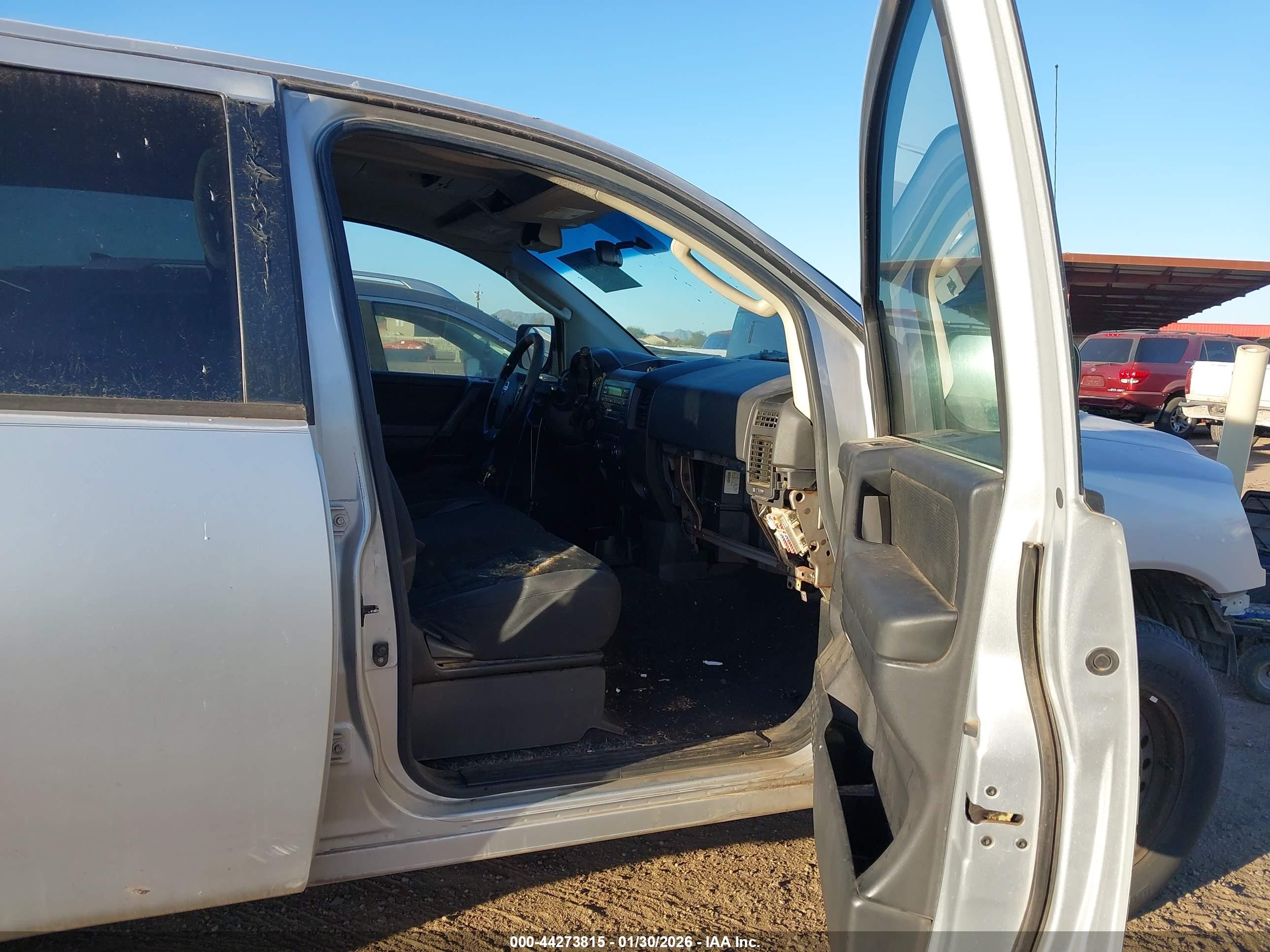 NISSAN TITAN image 5