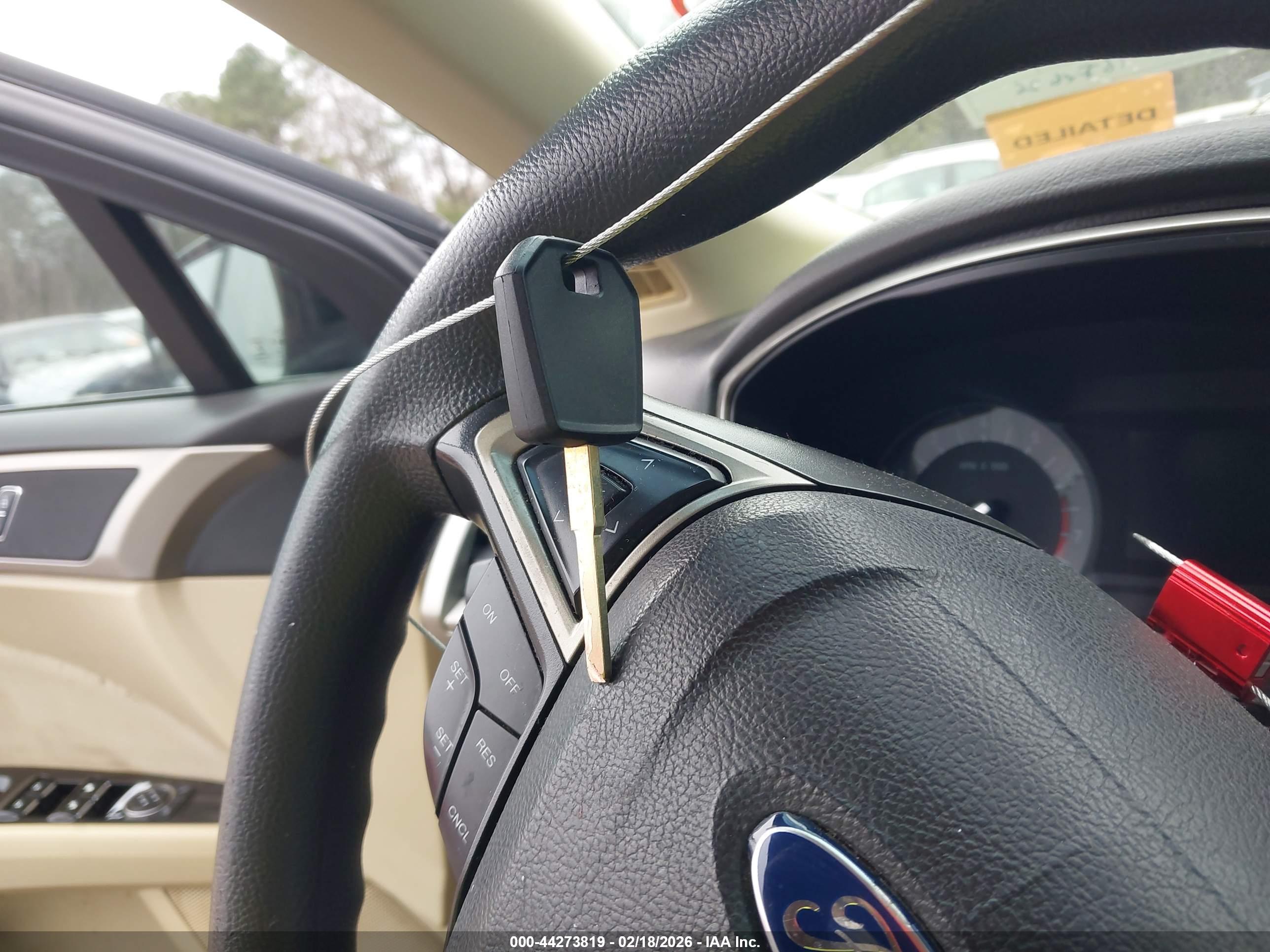 FORD FUSION image 11