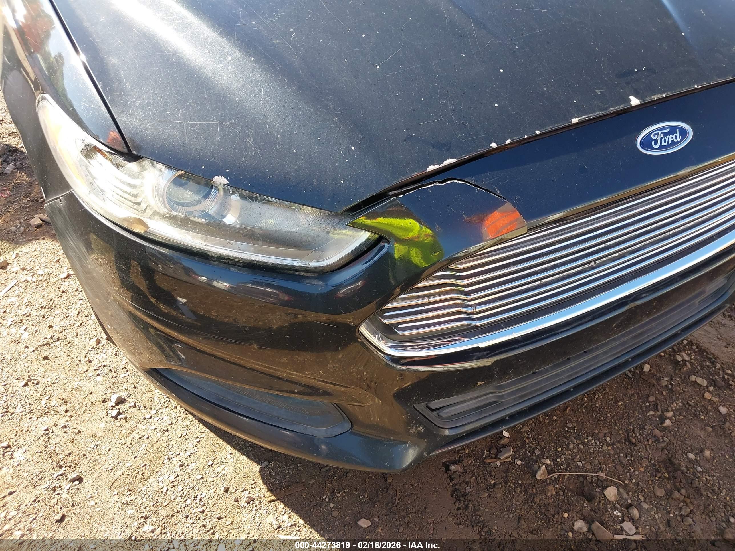 FORD FUSION image 6