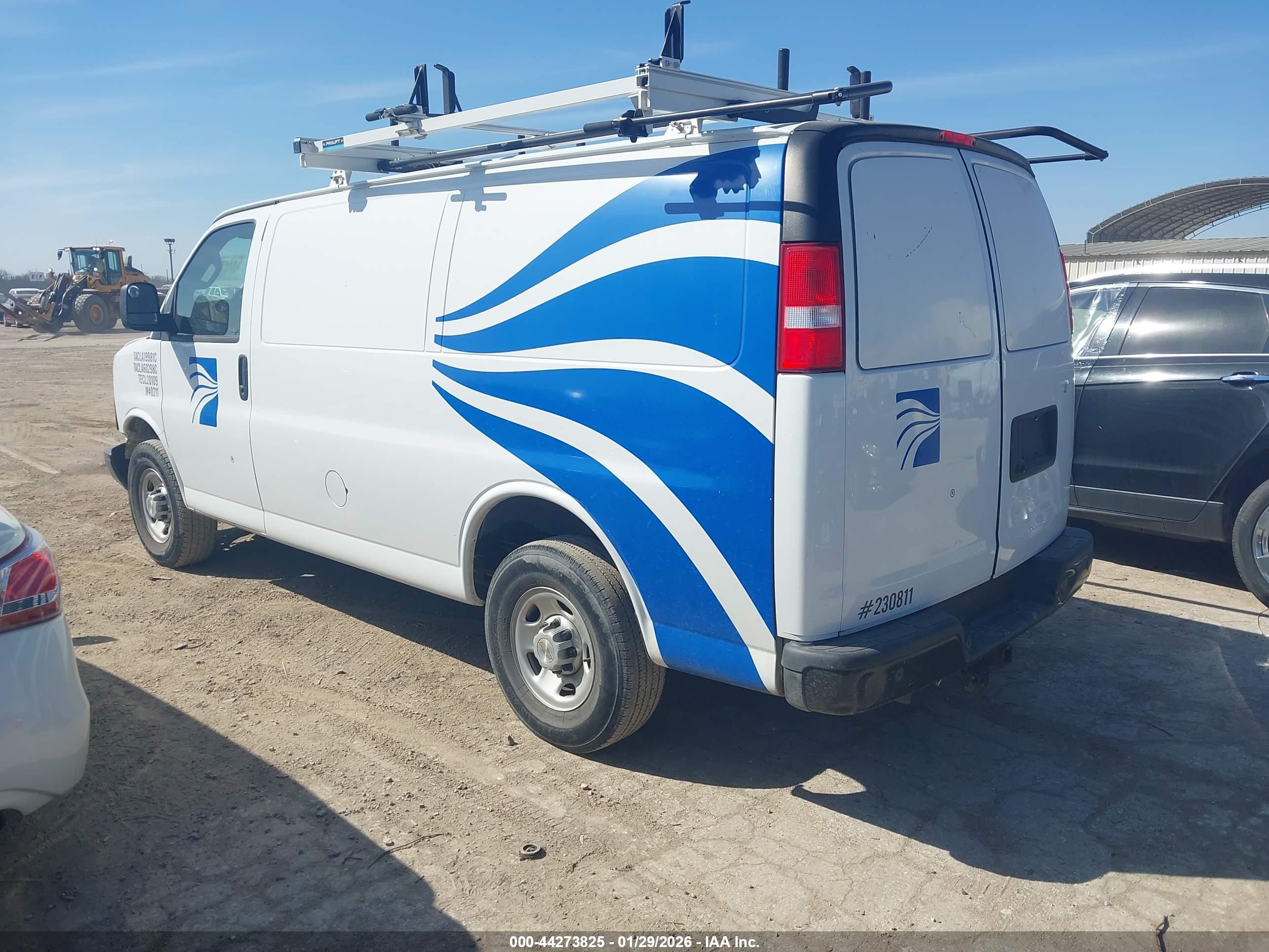 CHEVROLET EXPRESS image 3