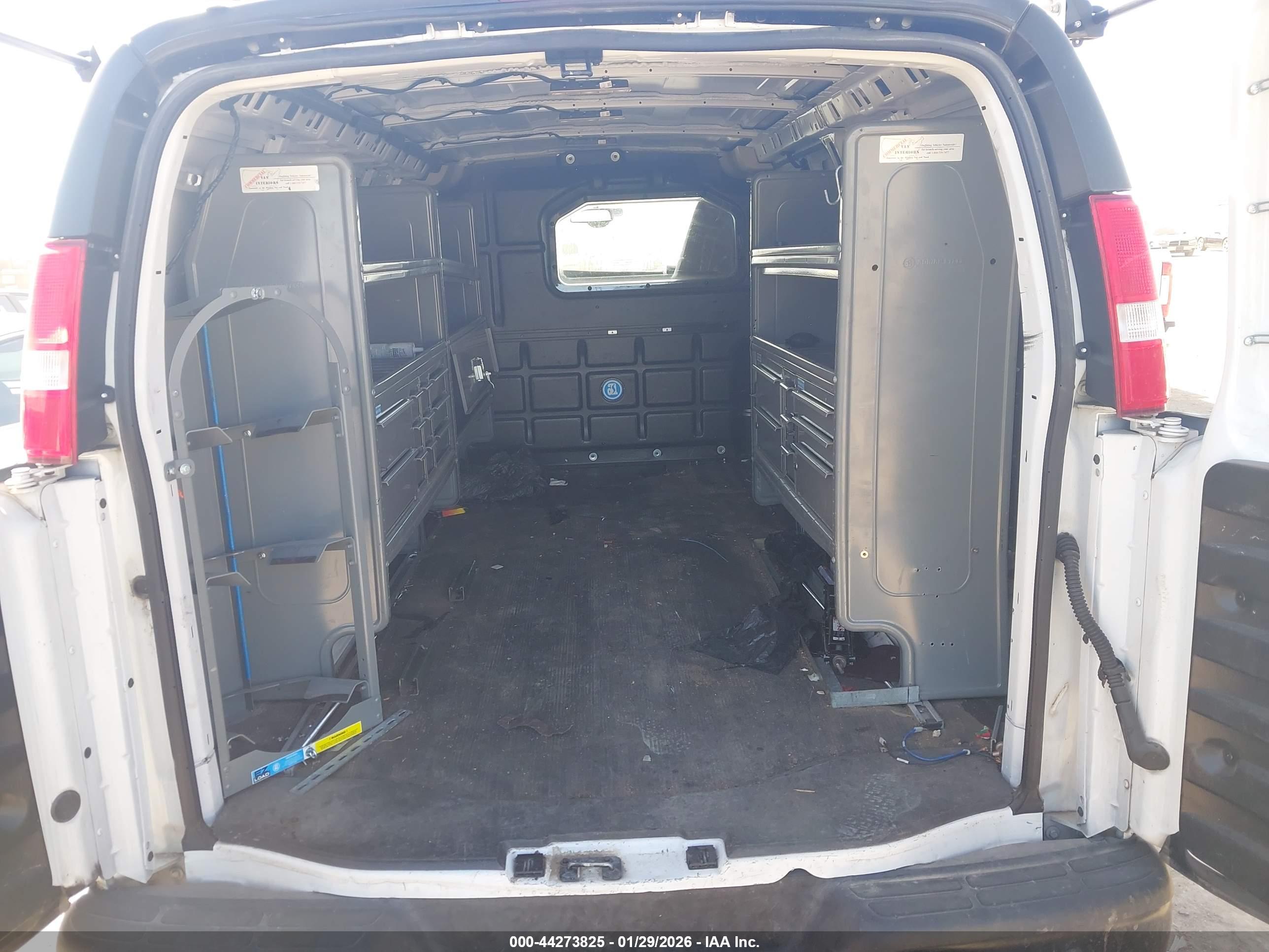 CHEVROLET EXPRESS image 8