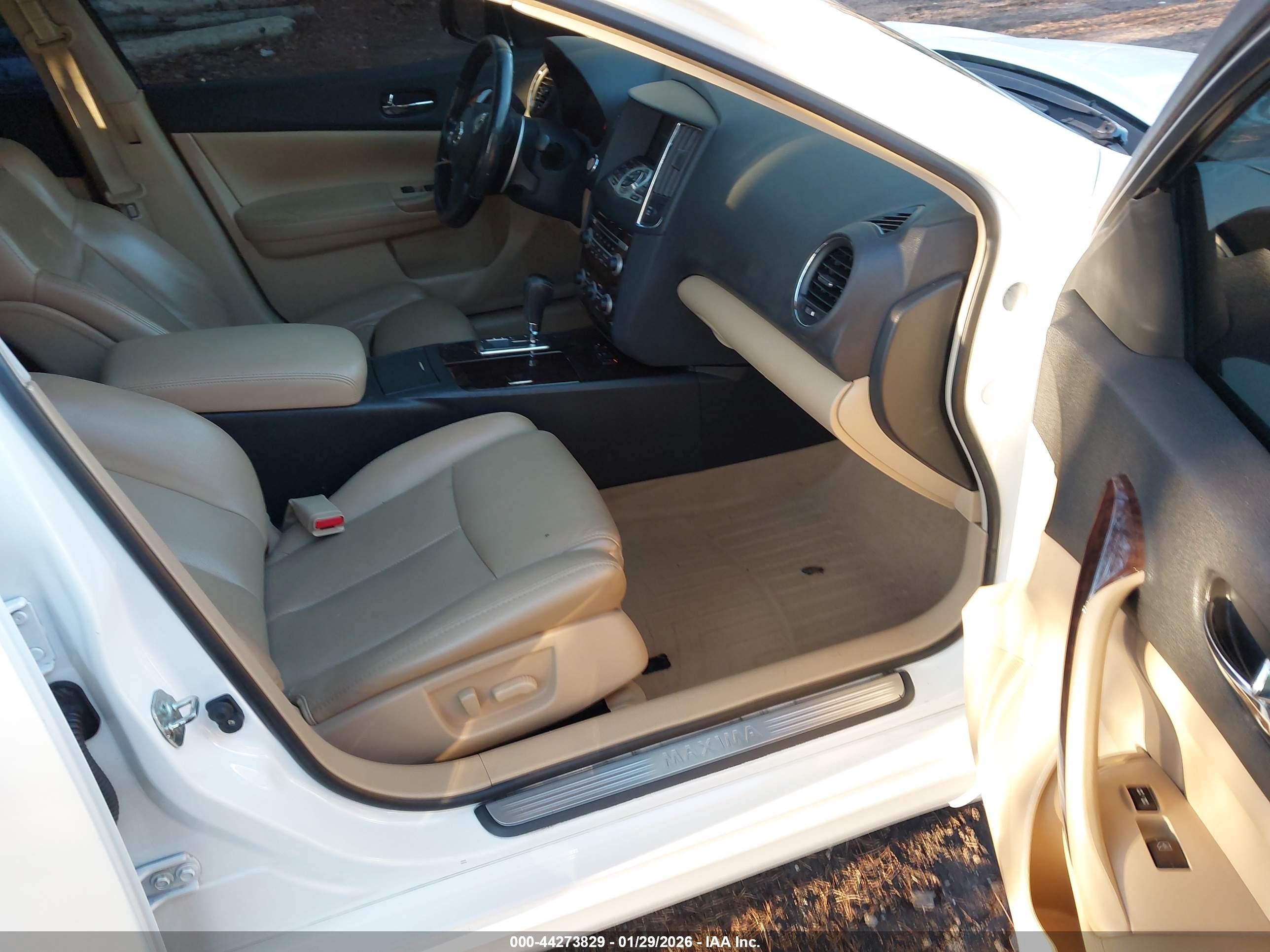 NISSAN MAXIMA image 5