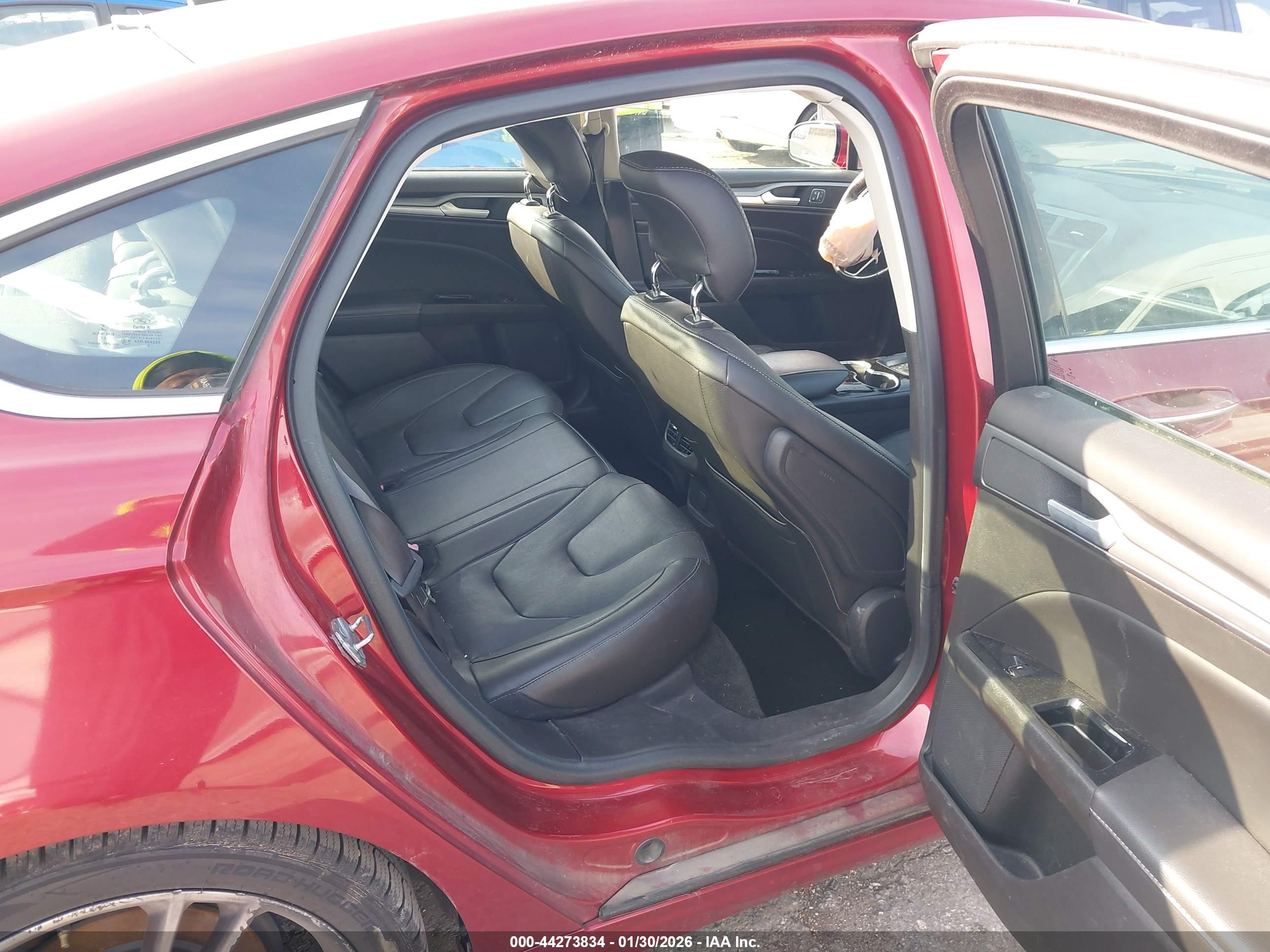 FORD FUSION image 8