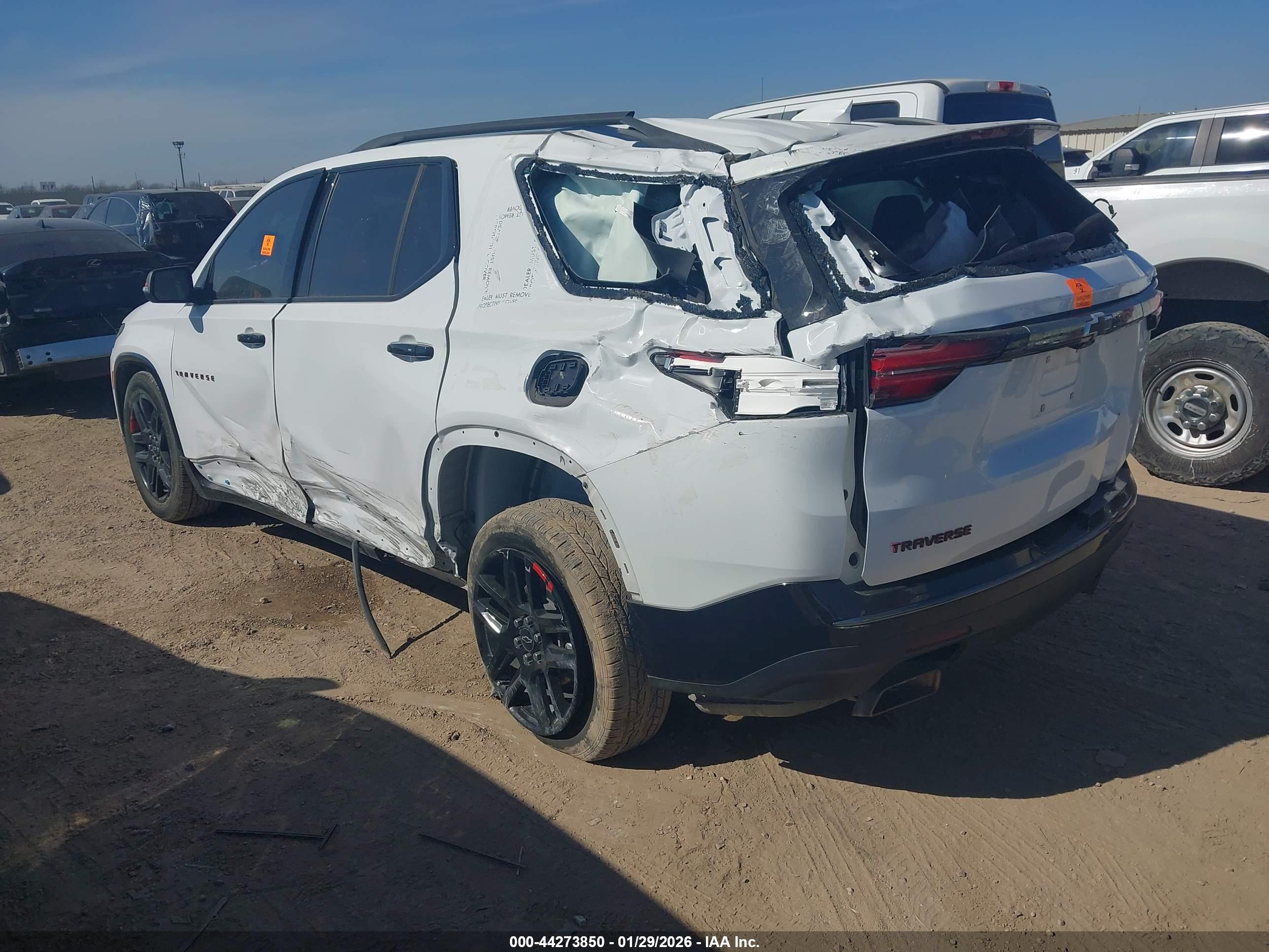 CHEVROLET TRAVERSE image 3