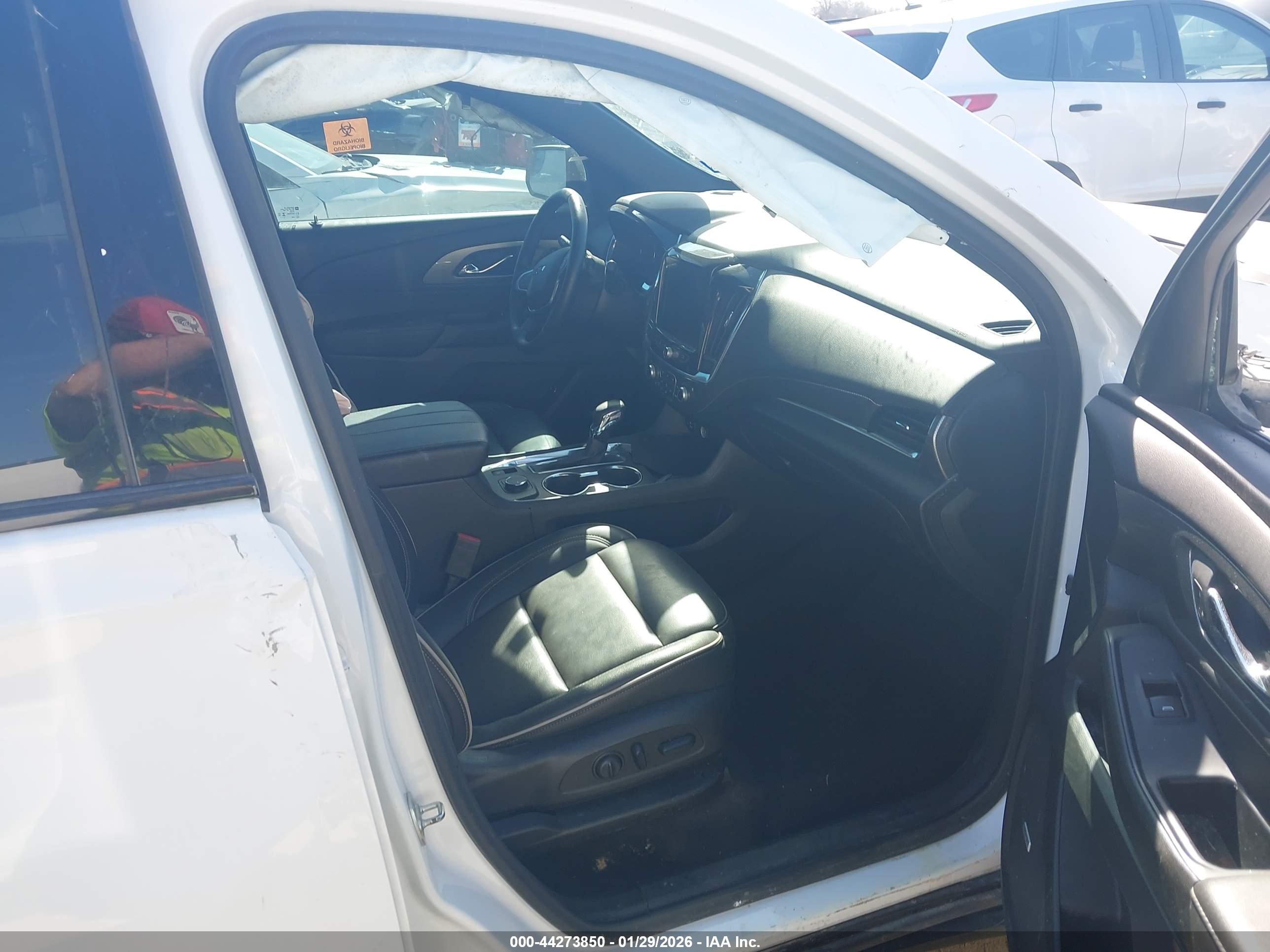 CHEVROLET TRAVERSE image 5
