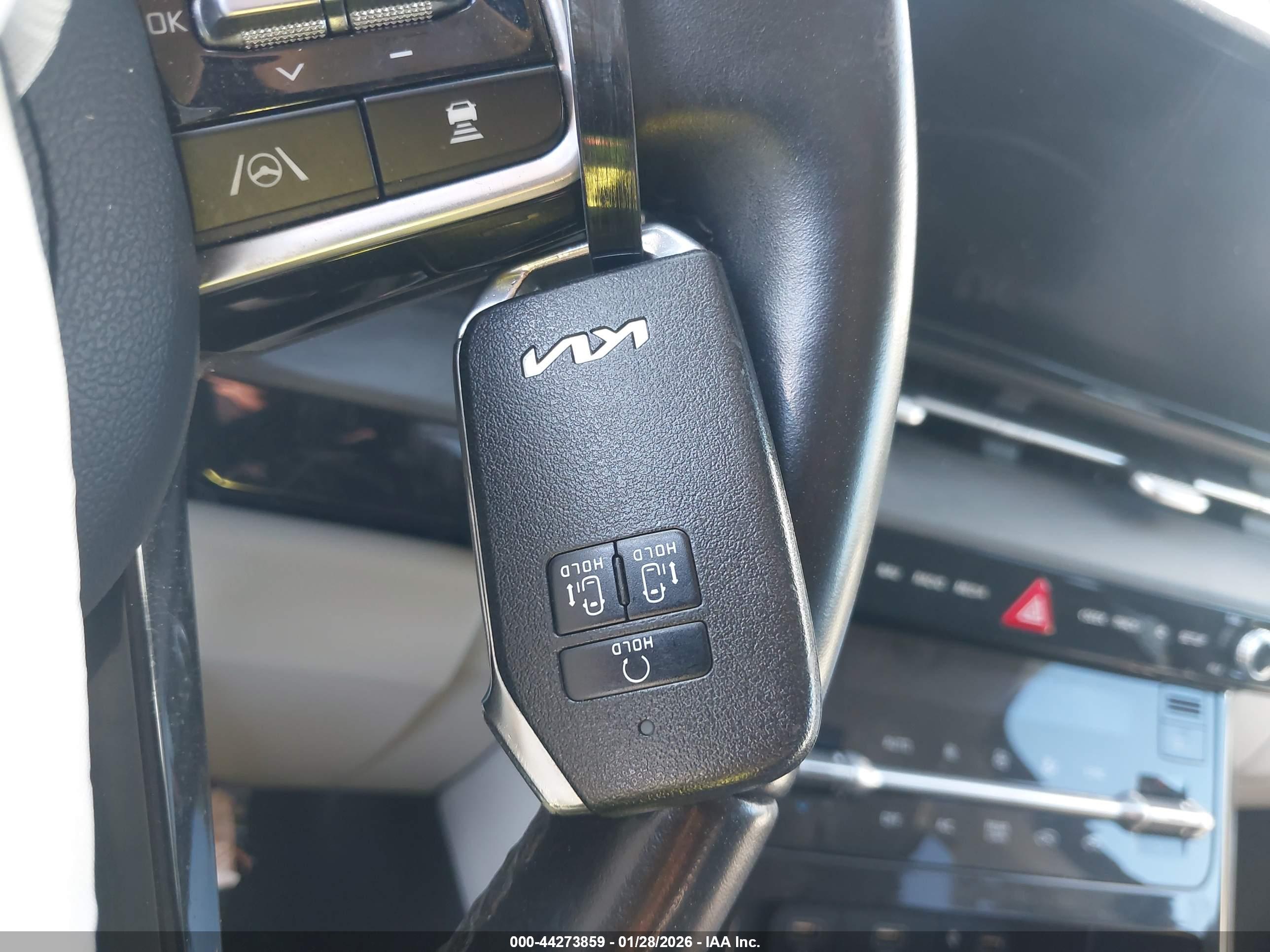 KIA CARNIVAL image 11