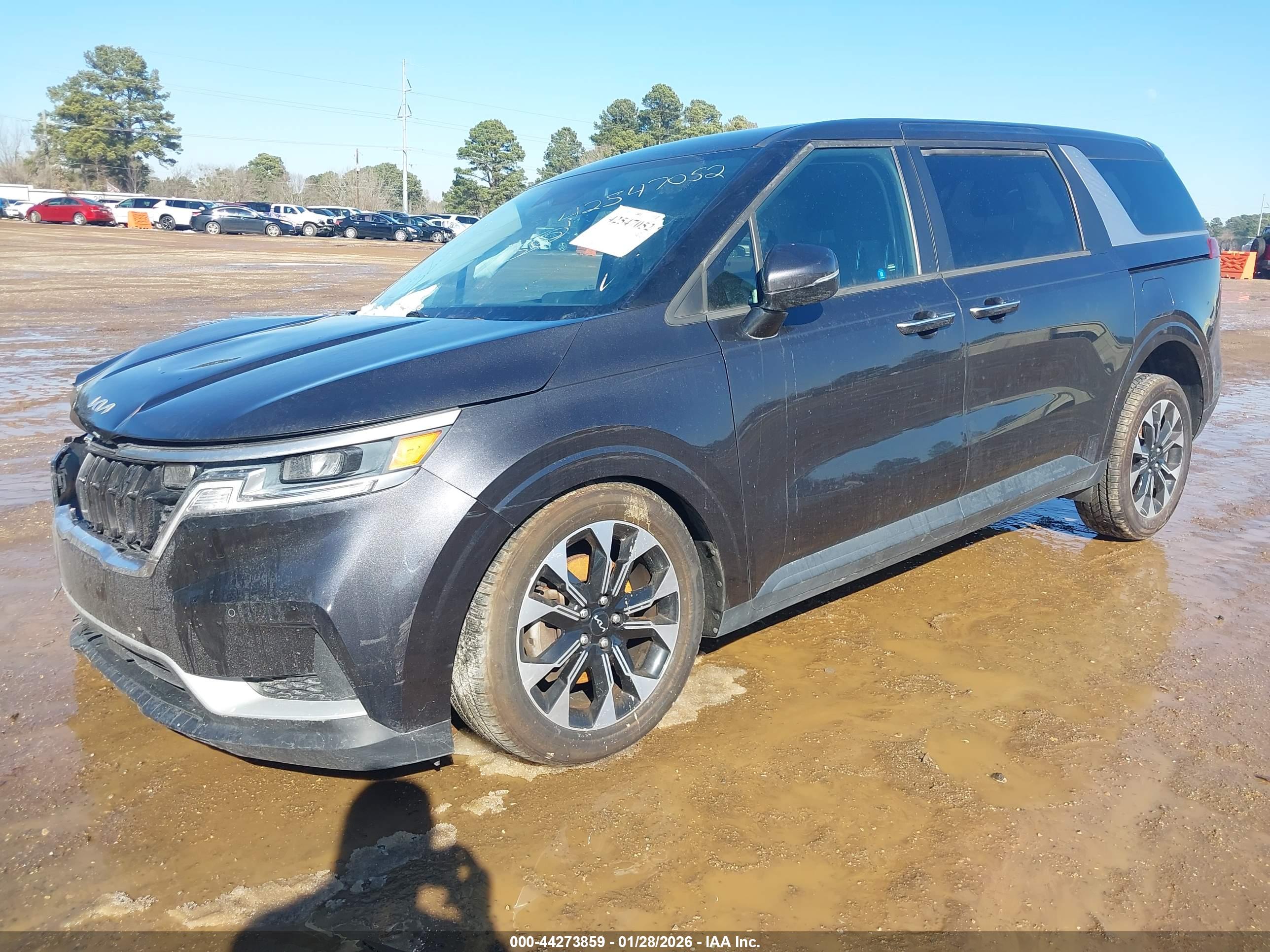 KIA CARNIVAL image 2