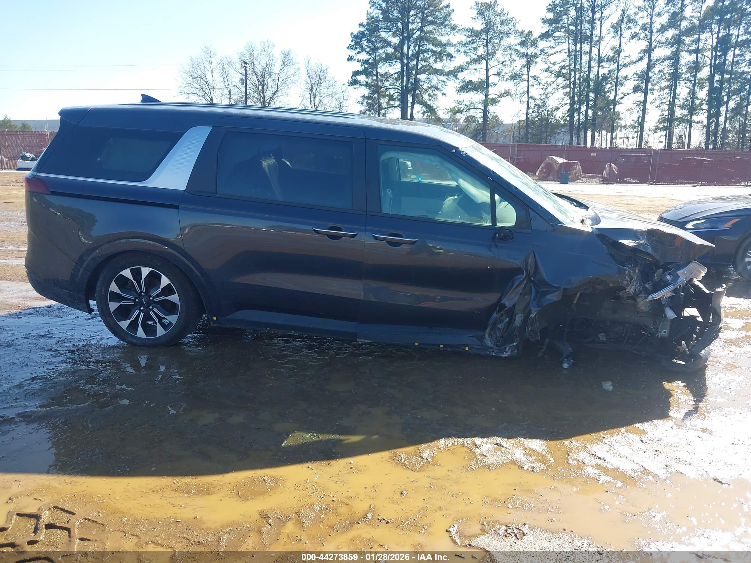 KIA CARNIVAL image 6