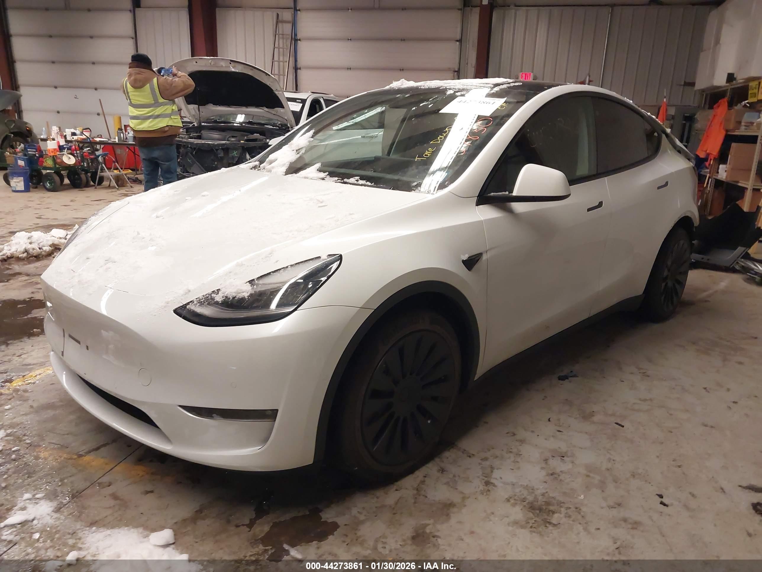 TESLA MODEL image 2
