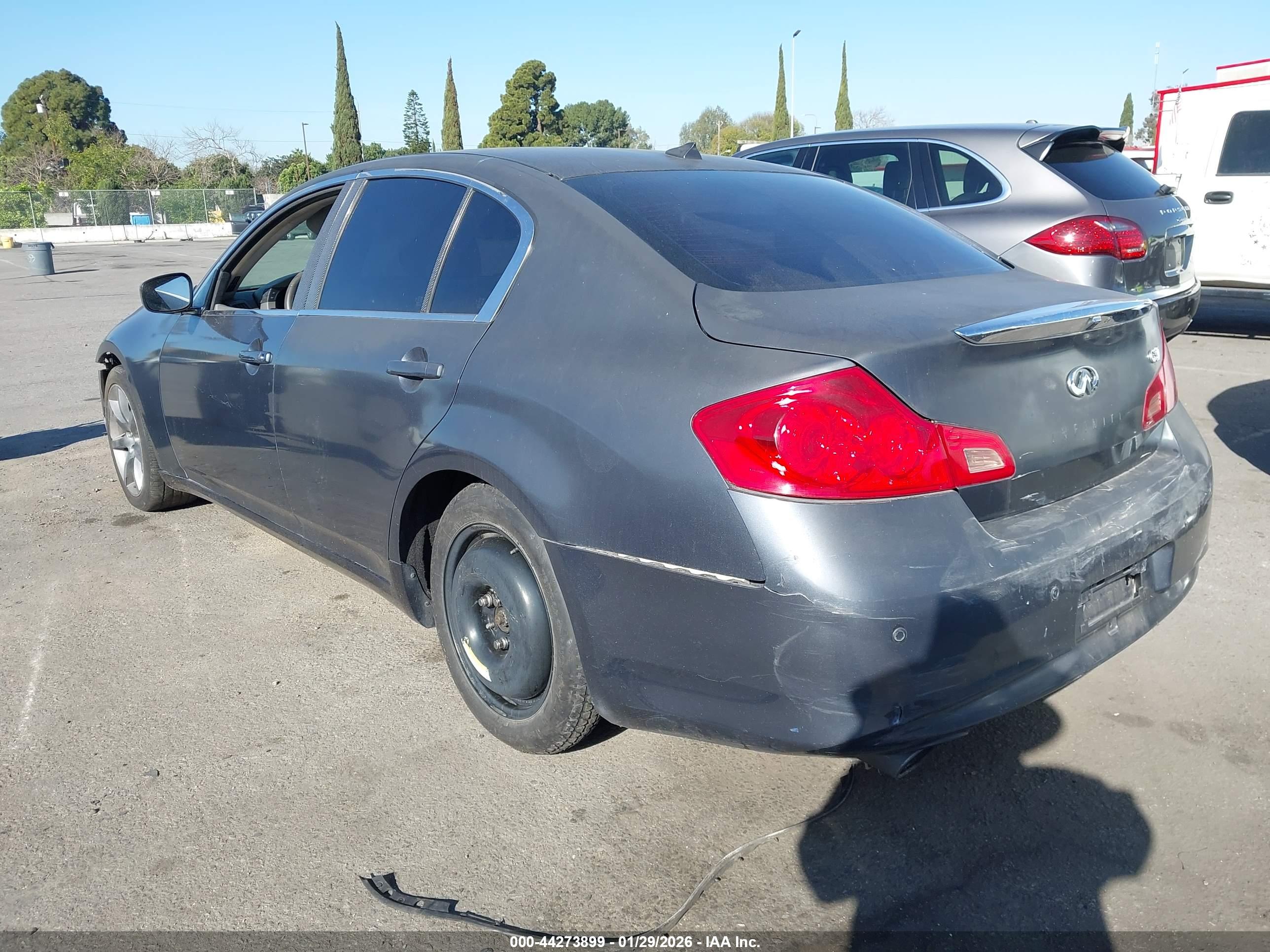 INFINITI G37 image 3